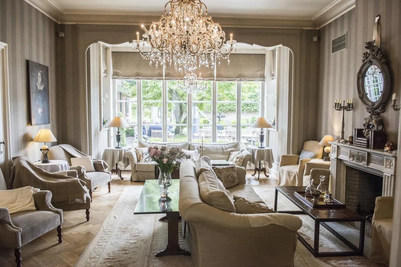 Restaurant/places to eat in Hotel Recour