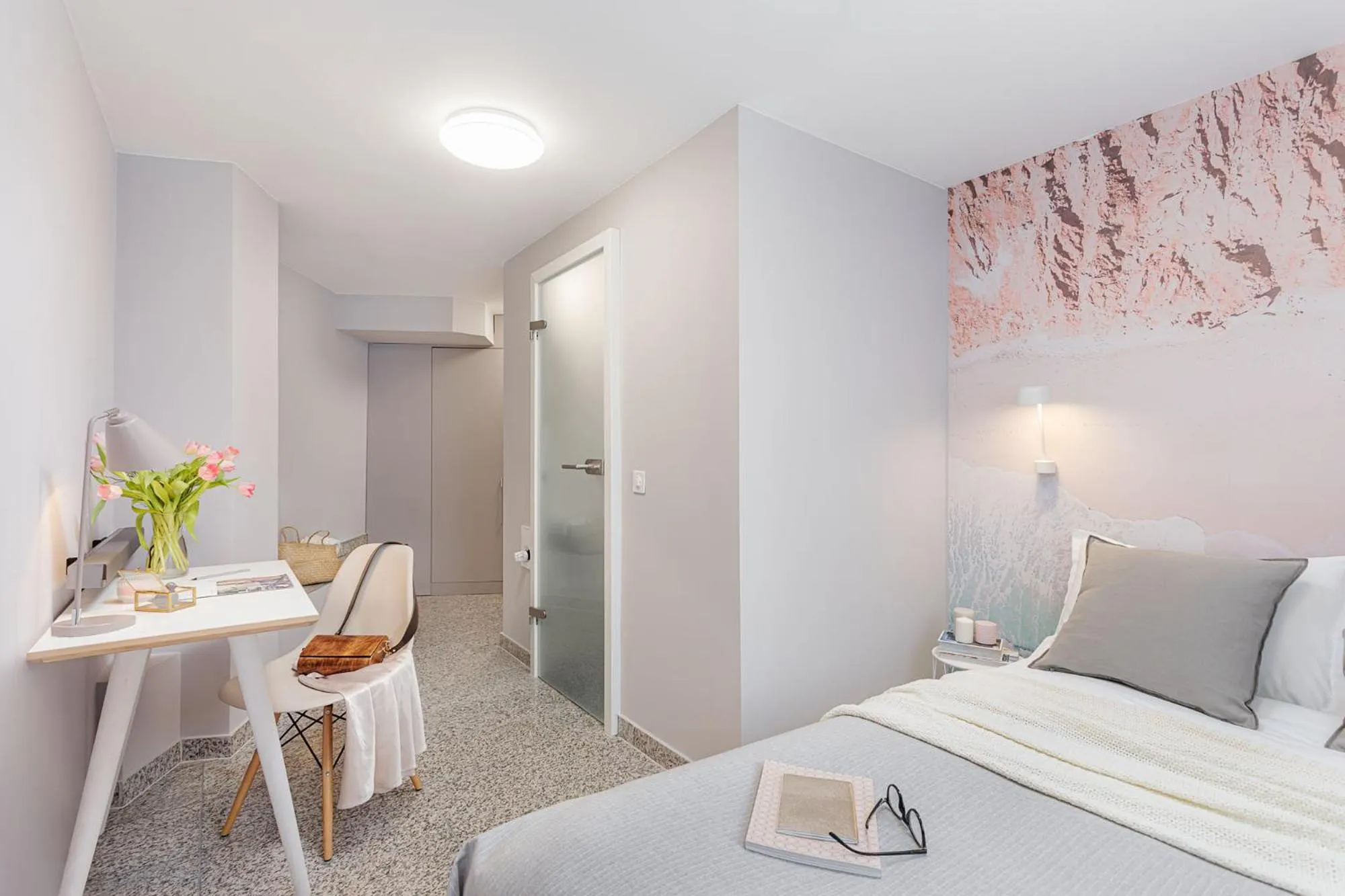 Photo of the whole room in VISIONAPARTMENTS Lucerne - contactless check-in