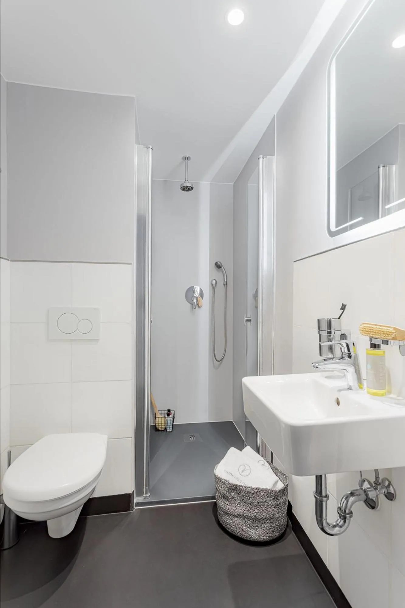 Shower in VISIONAPARTMENTS Lucerne - contactless check-in