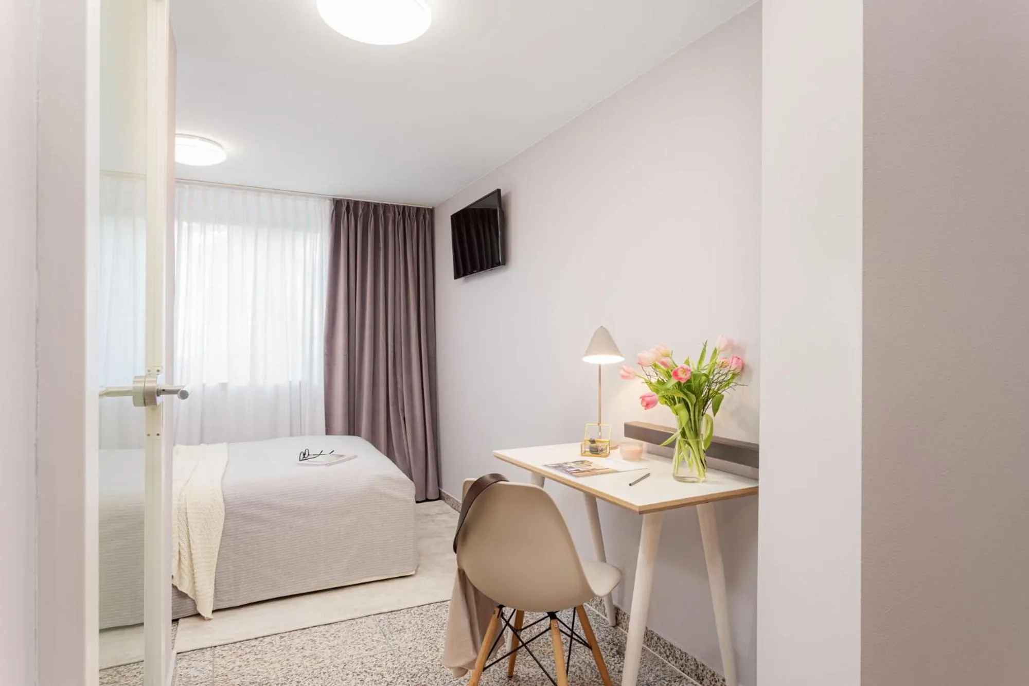 Photo of the whole room in VISIONAPARTMENTS Lucerne - contactless check-in