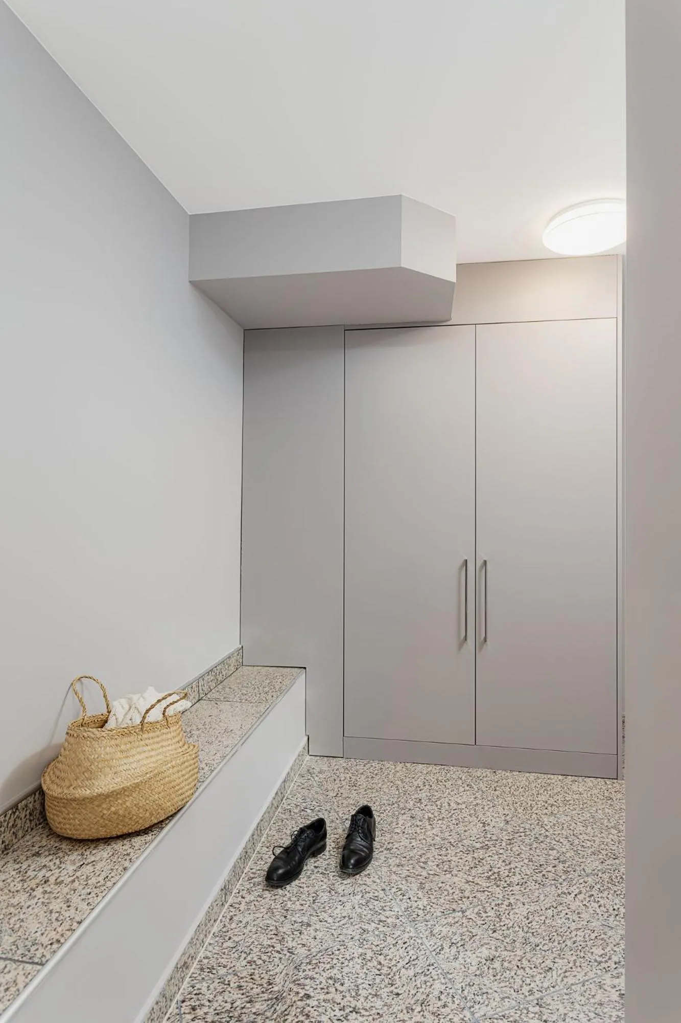 wardrobe in VISIONAPARTMENTS Lucerne - contactless check-in