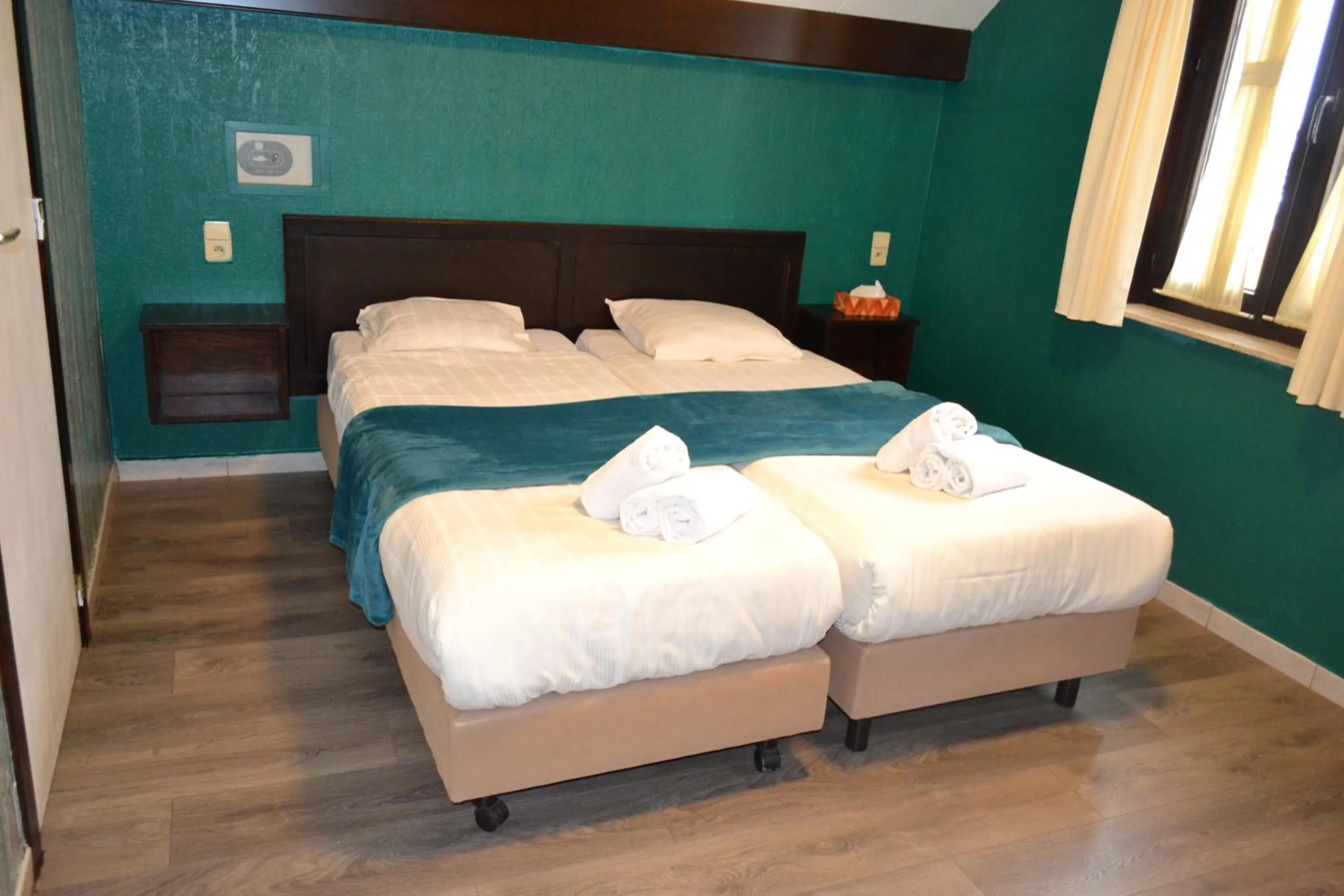 Bed in Hotel Plaza