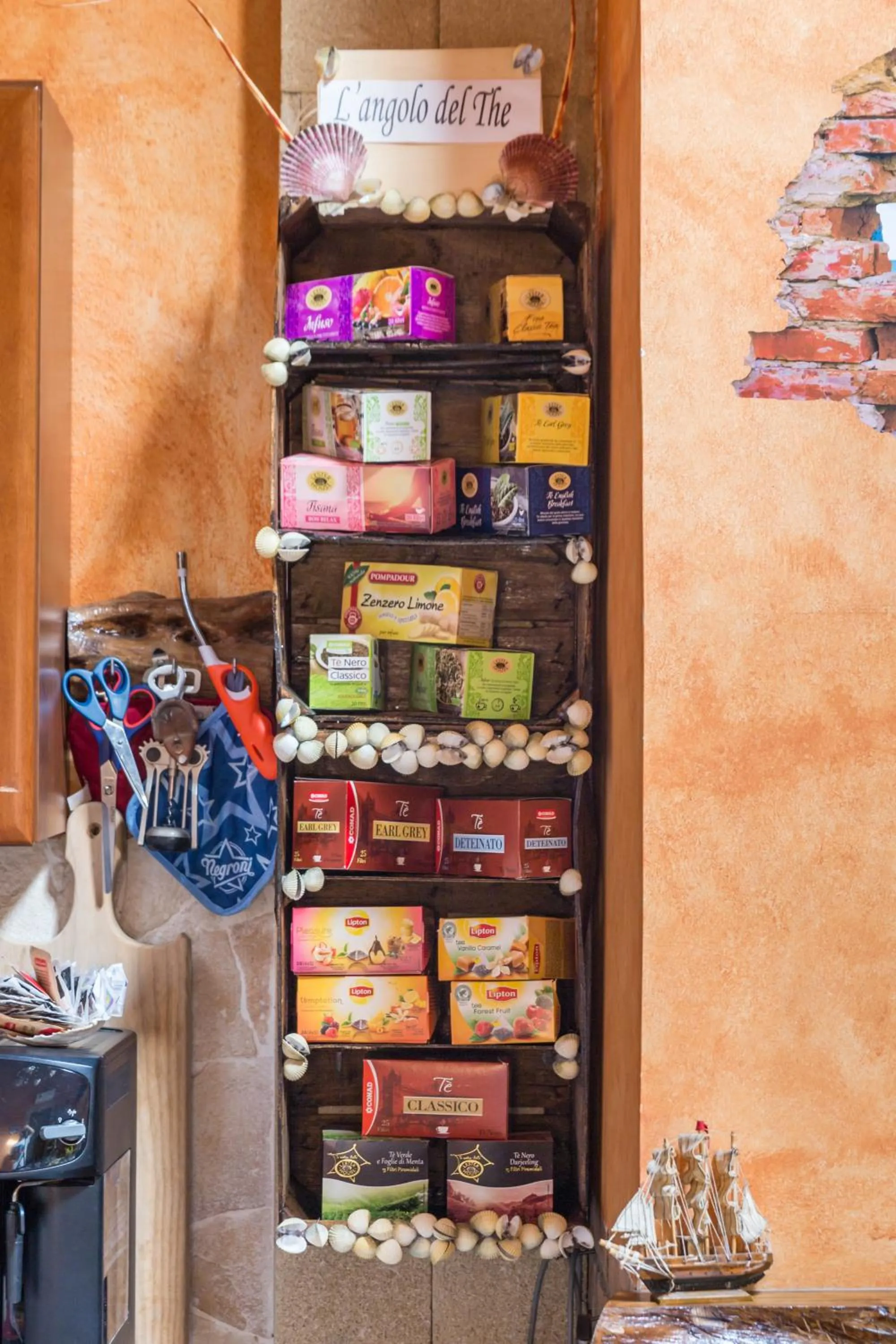 Decorative detail in Affittacamere Shardana