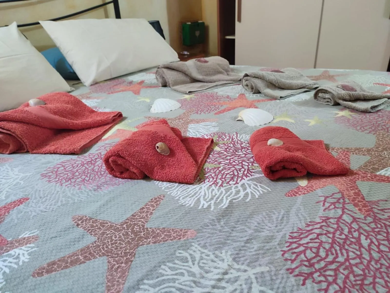 towels, Bed in Affittacamere Shardana