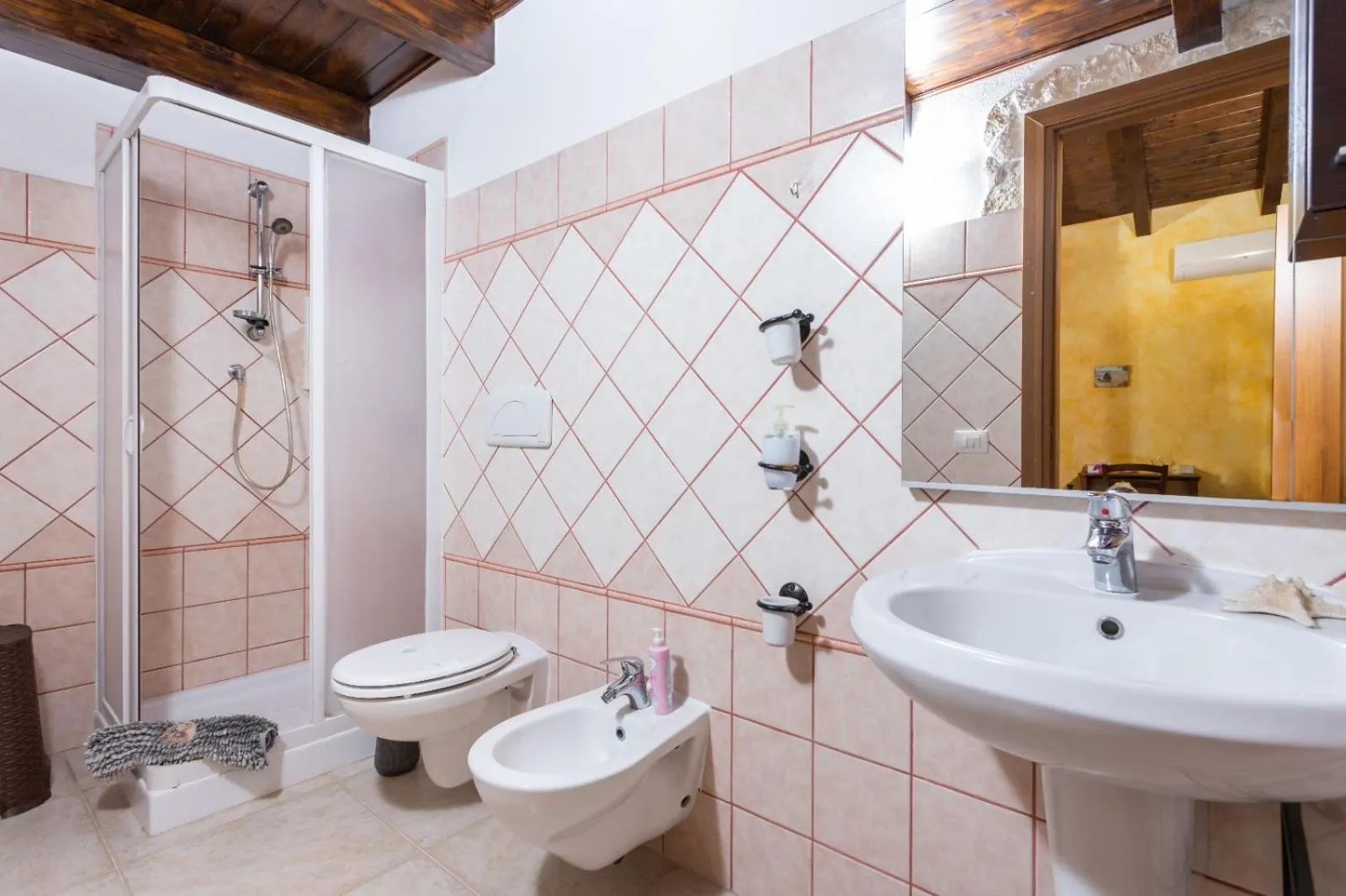 Shower in Affittacamere Shardana