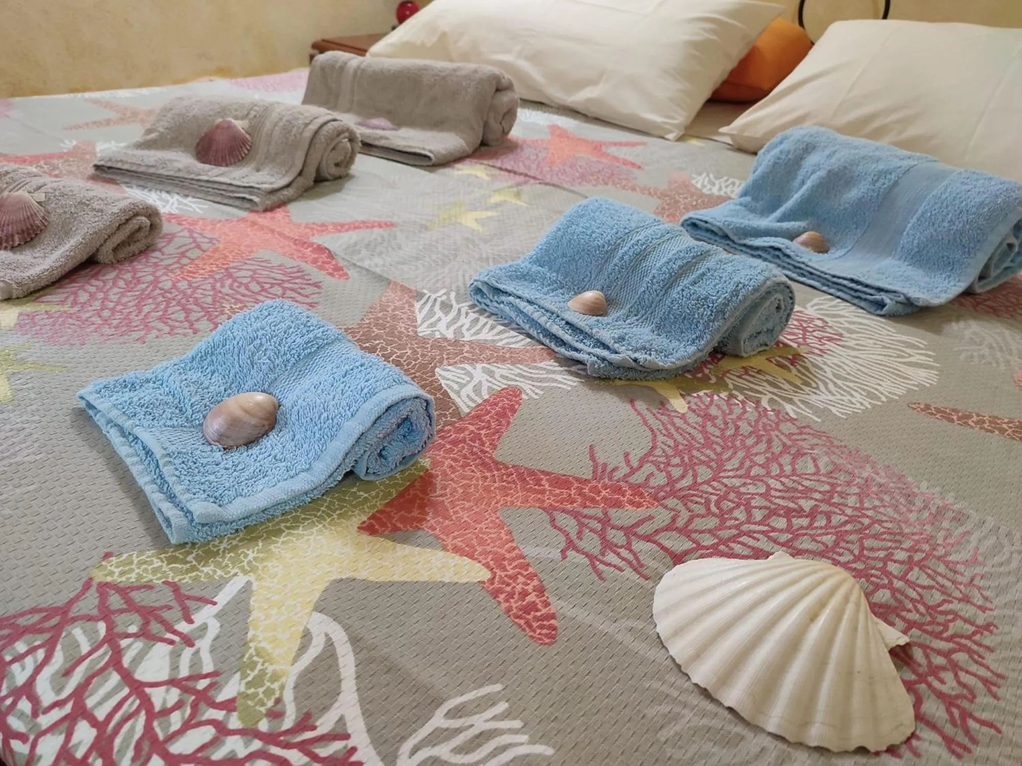 towels, Bed in Affittacamere Shardana