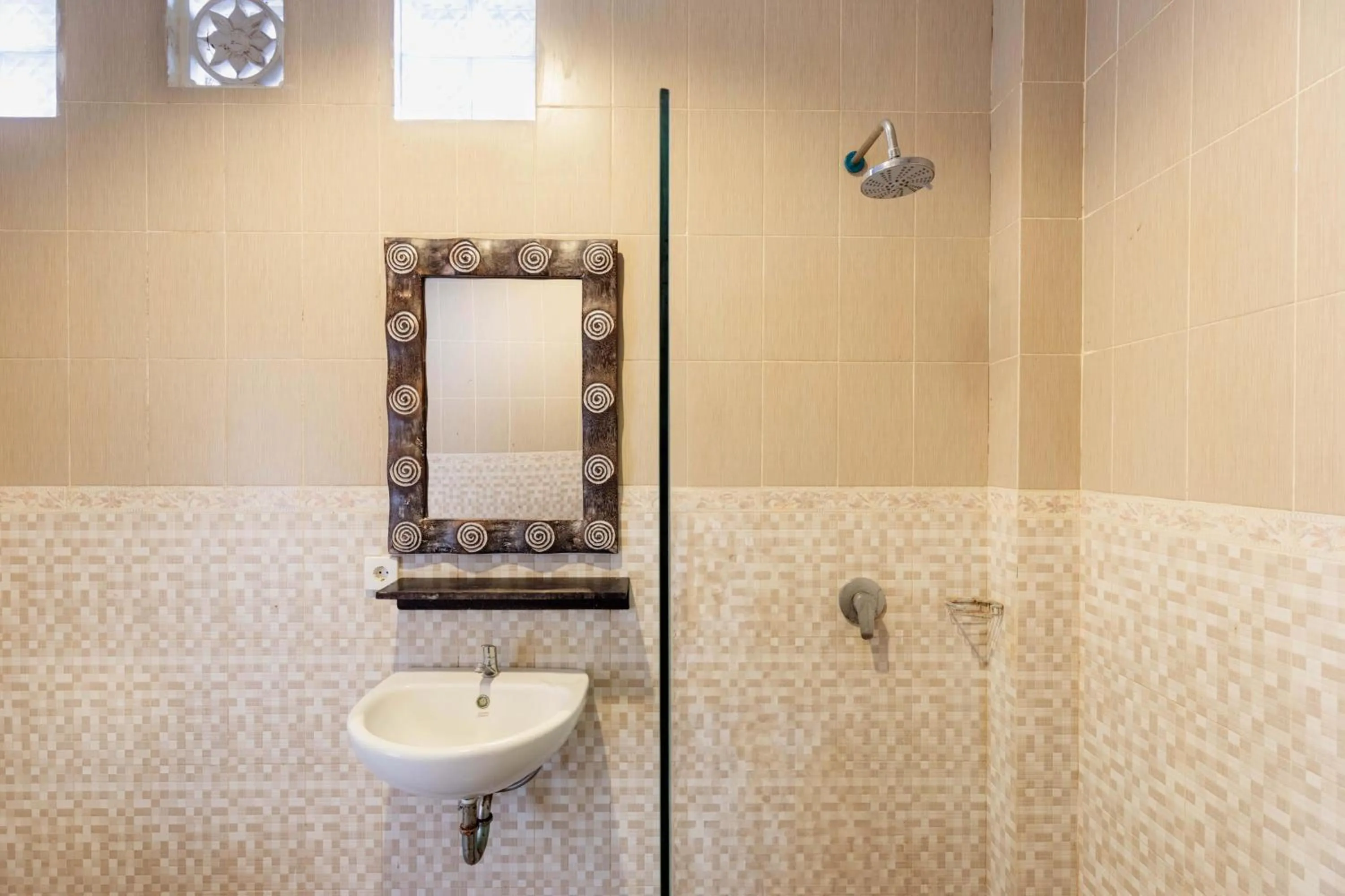 Shower in Warji House 1 Ubud Centre