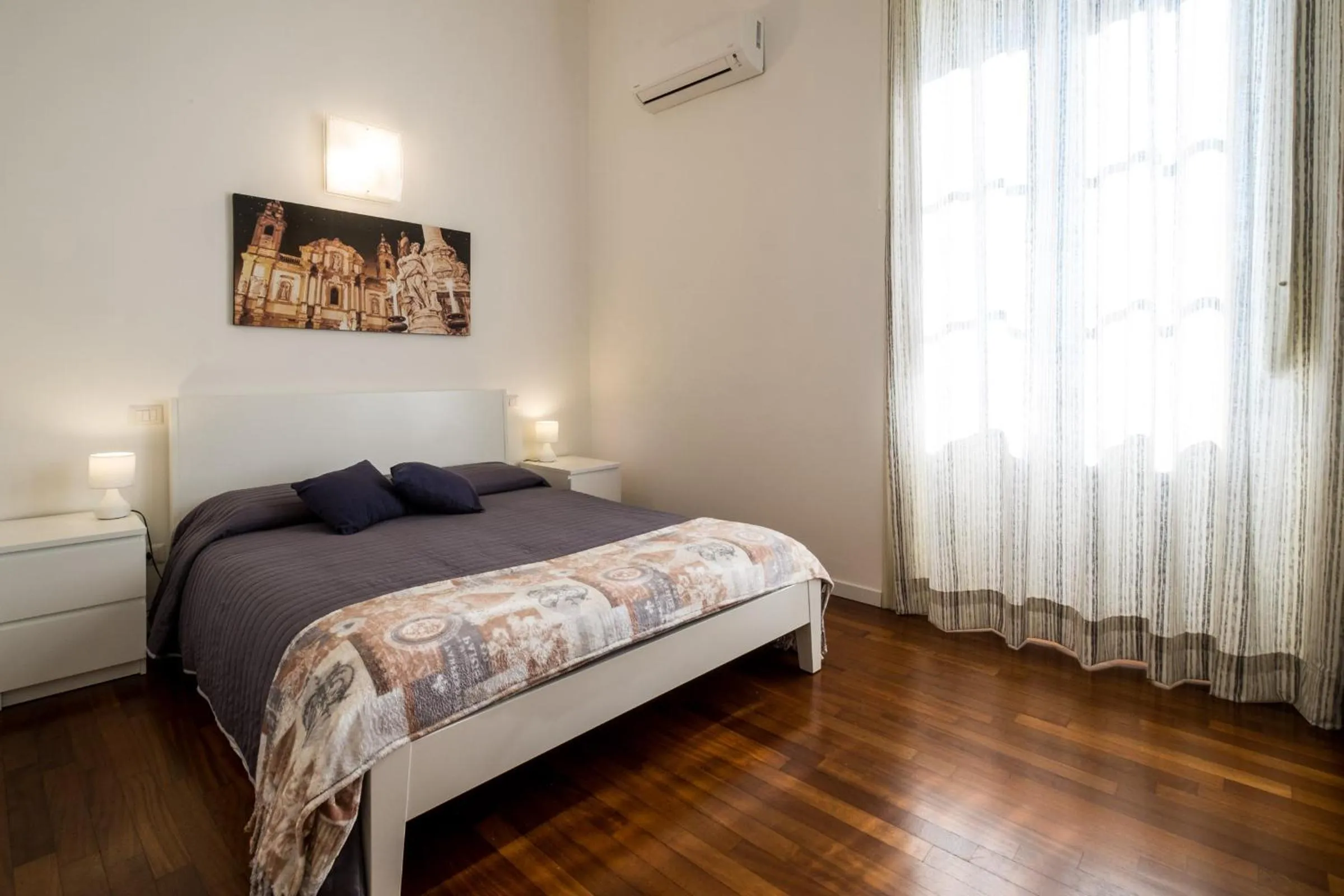 Photo of the whole room, Bed in Ai Lattarini House