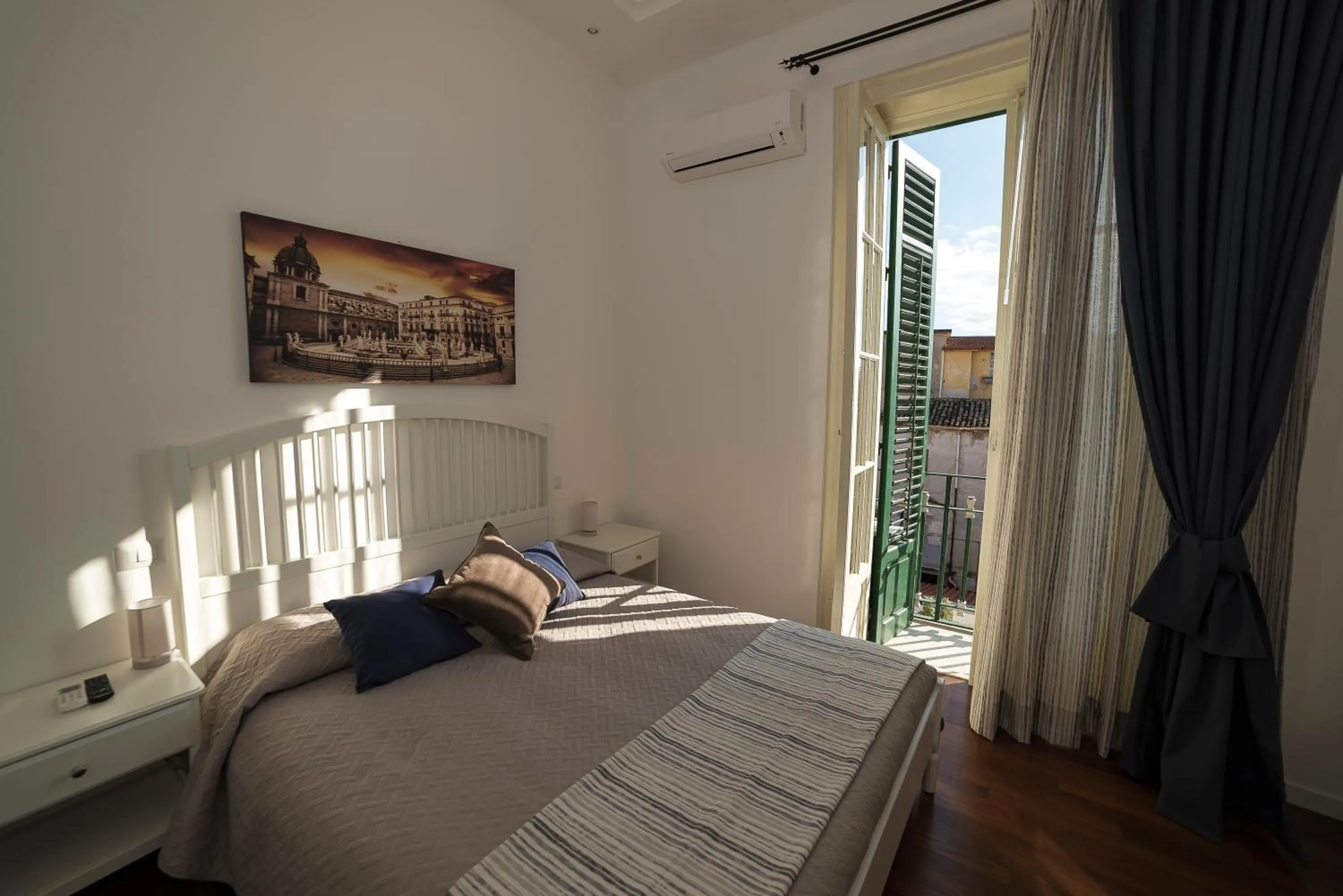 Photo of the whole room, Bed in Ai Lattarini House