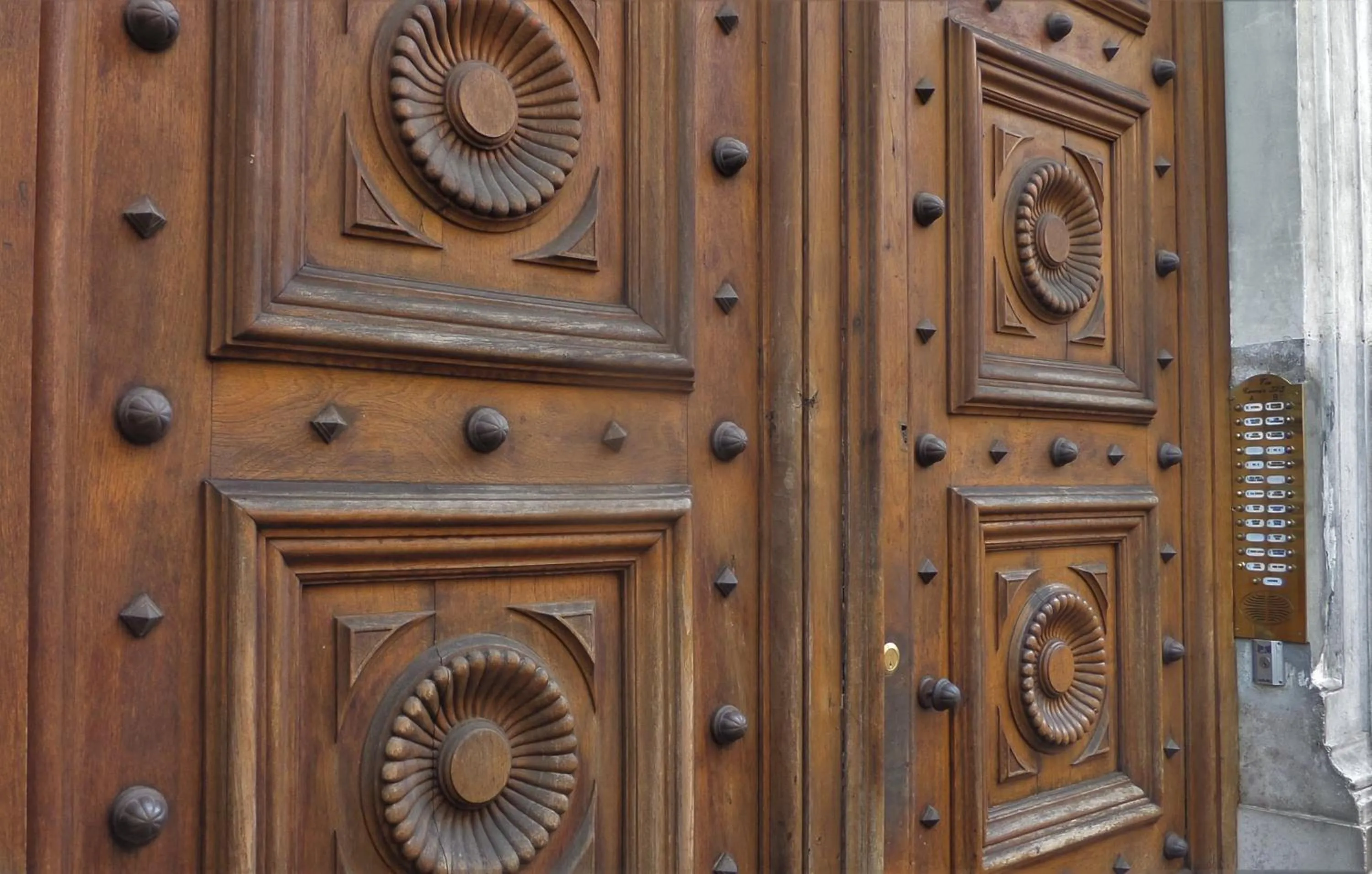 Property building in 325 Rooms ai Fori