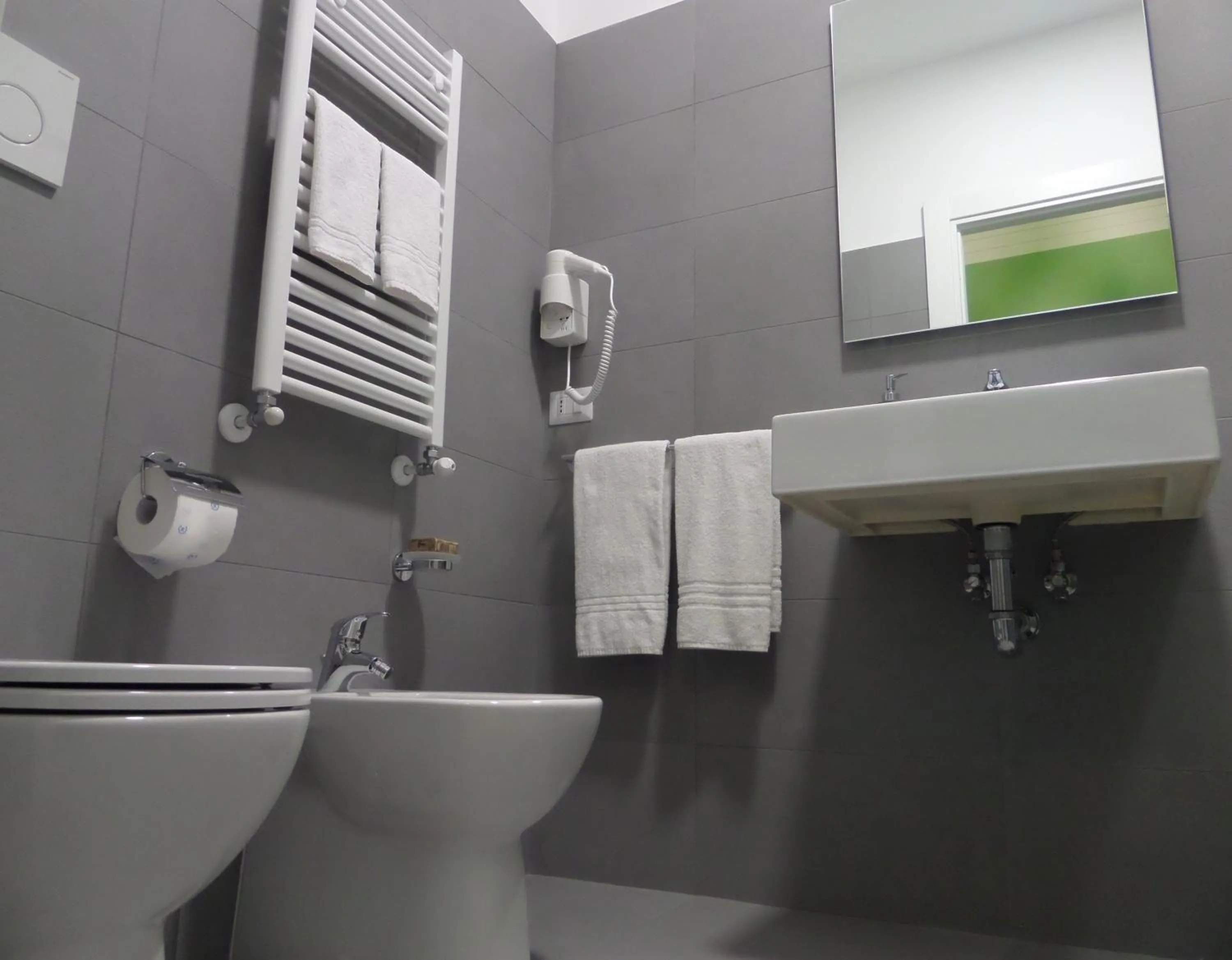 Shower in 325 Rooms ai Fori