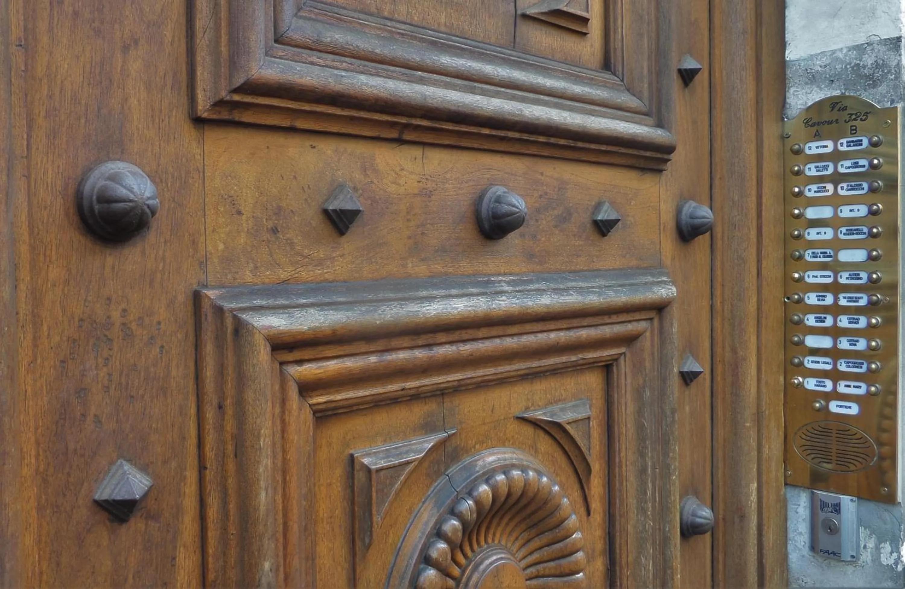 Property building in 325 Rooms ai Fori