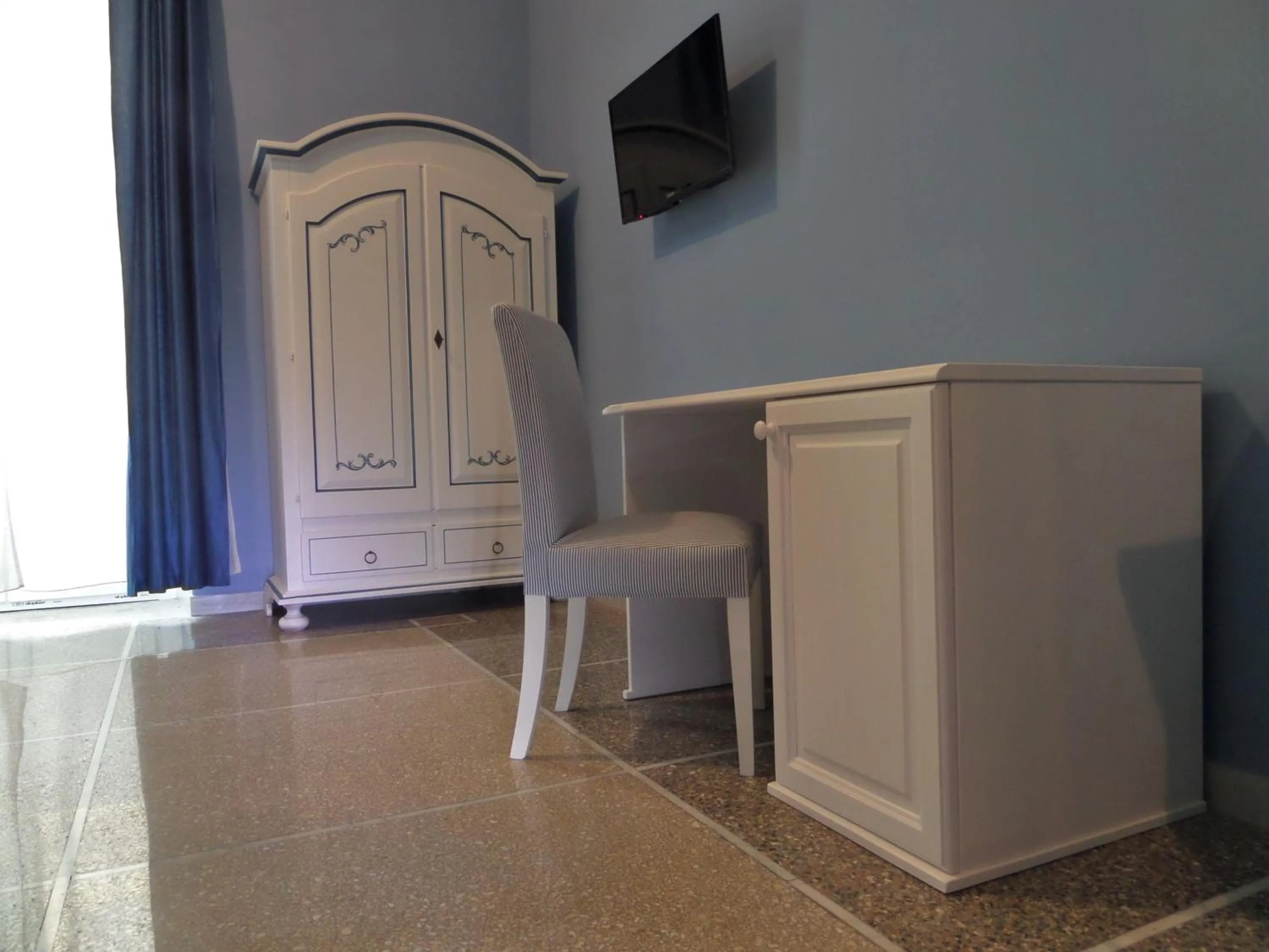 TV and multimedia in 325 Rooms ai Fori