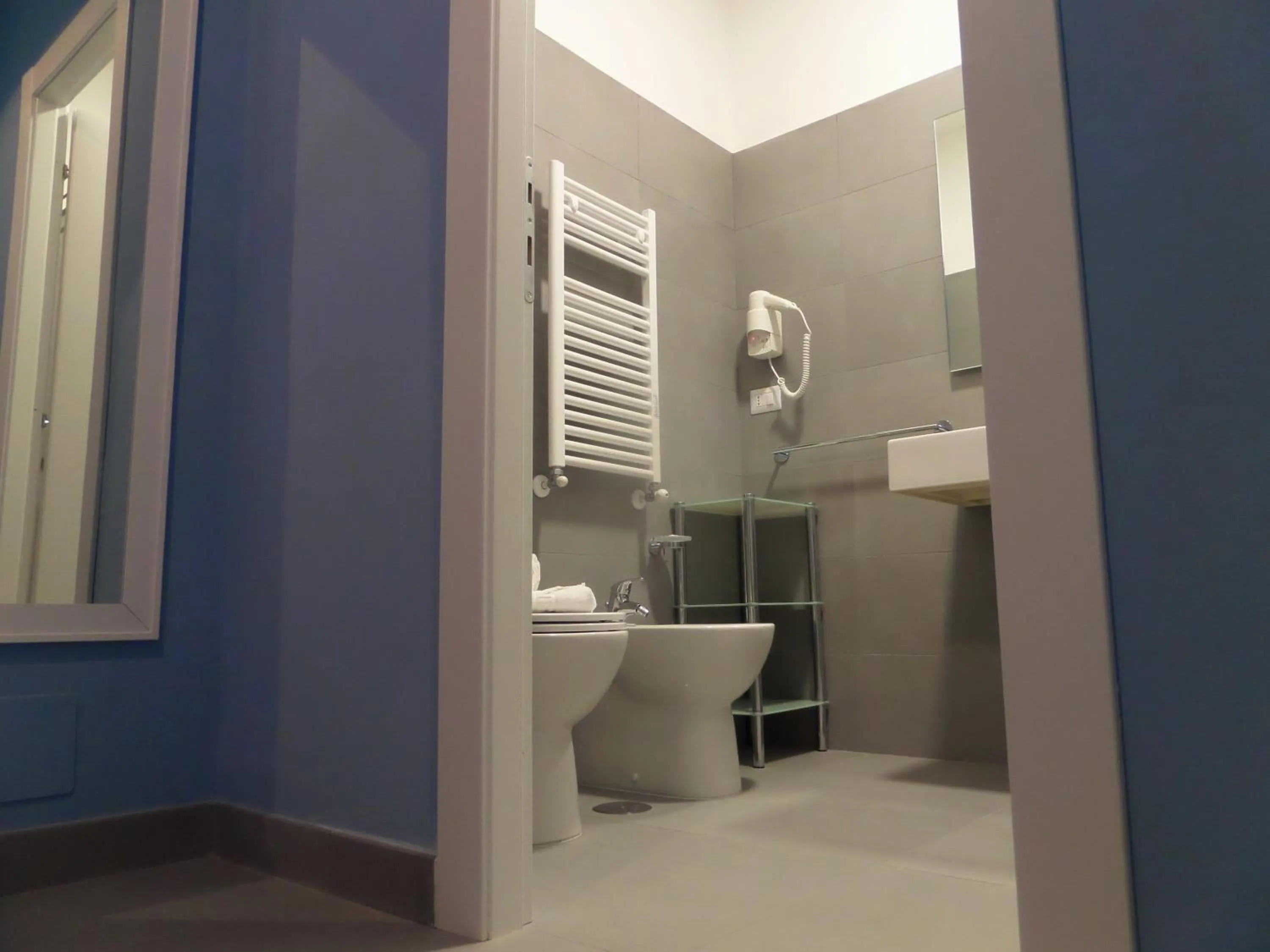 Shower in 325 Rooms ai Fori