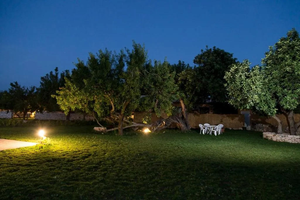 Abbraccio del Carrubo