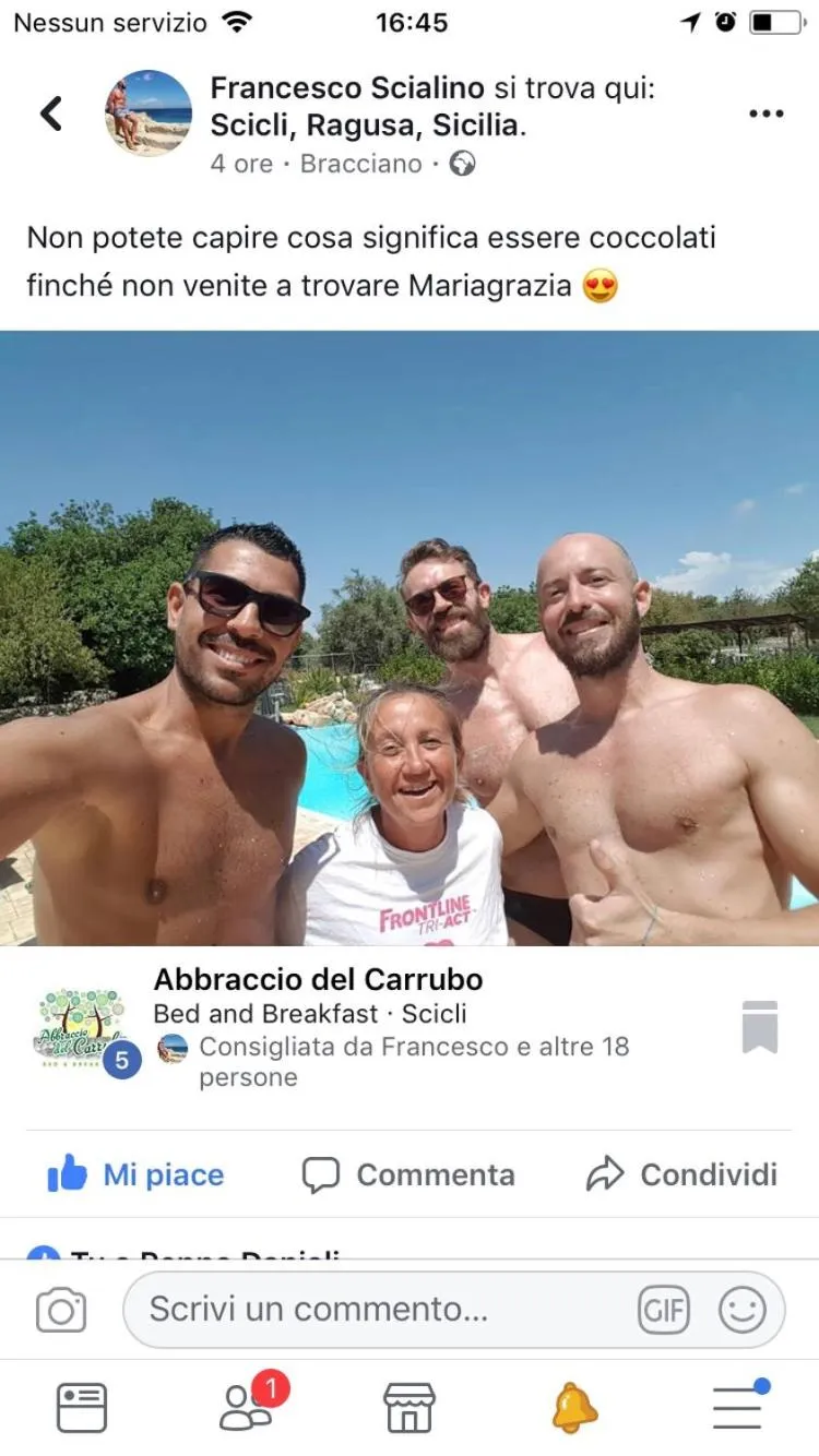 Abbraccio del Carrubo