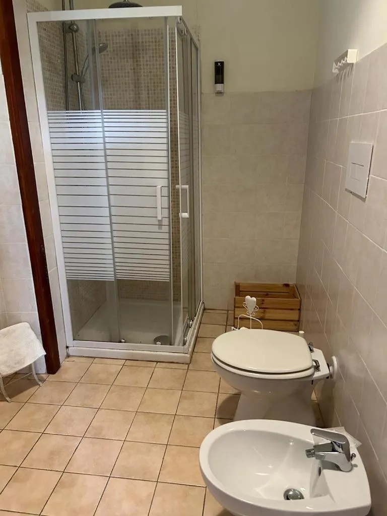 Shower in B&B Il Nido