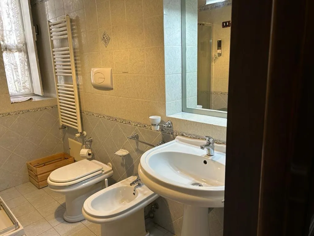 Shower in B&B Il Nido