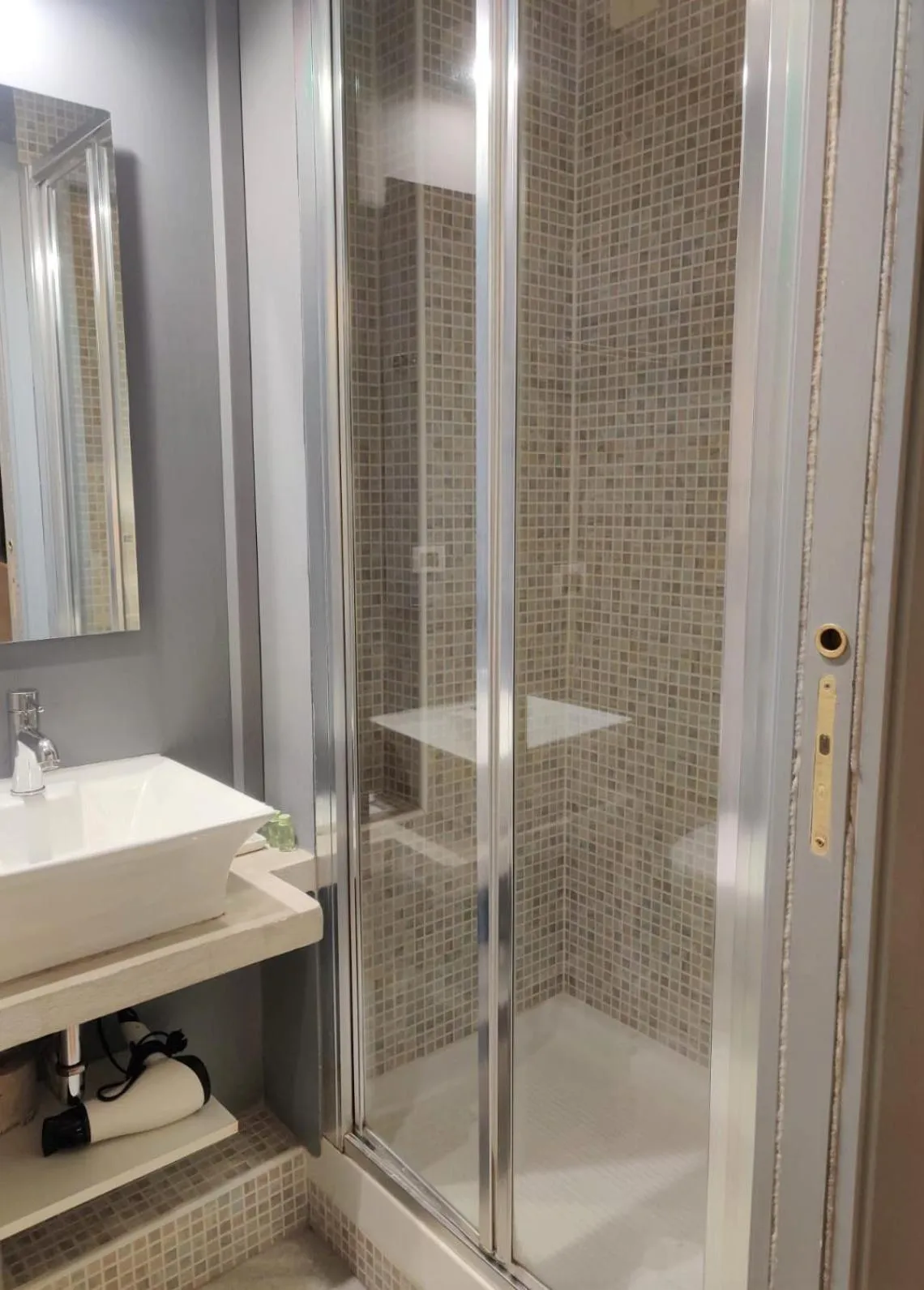 Shower in Corso Experience