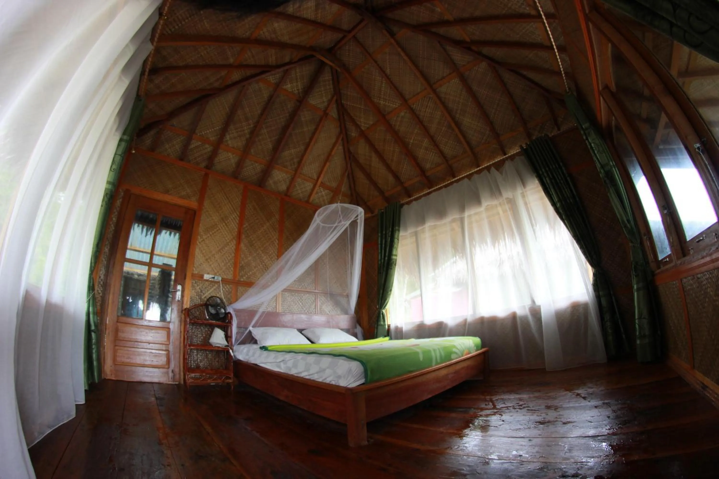 Photo of the whole room, Bed in Ricky's Beach House