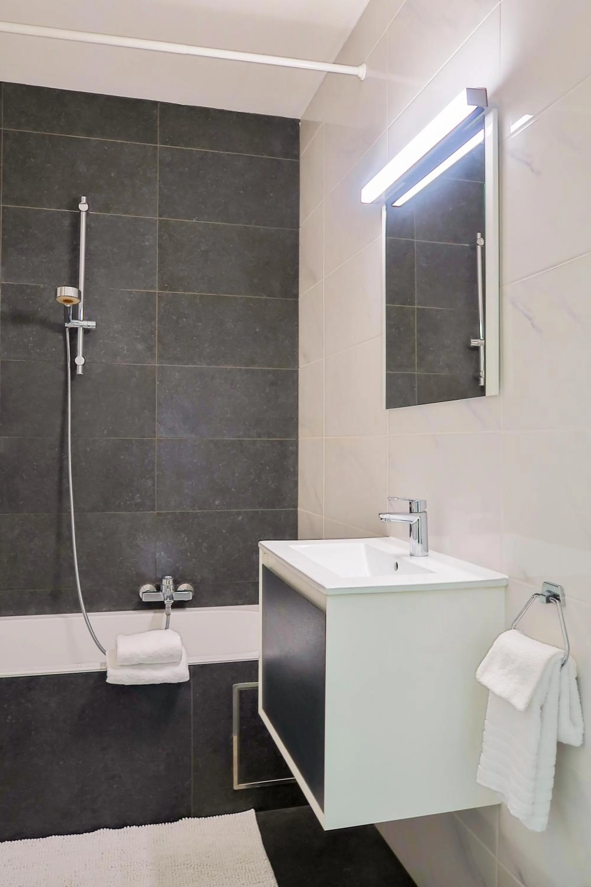 Shower in Hotel Adoma