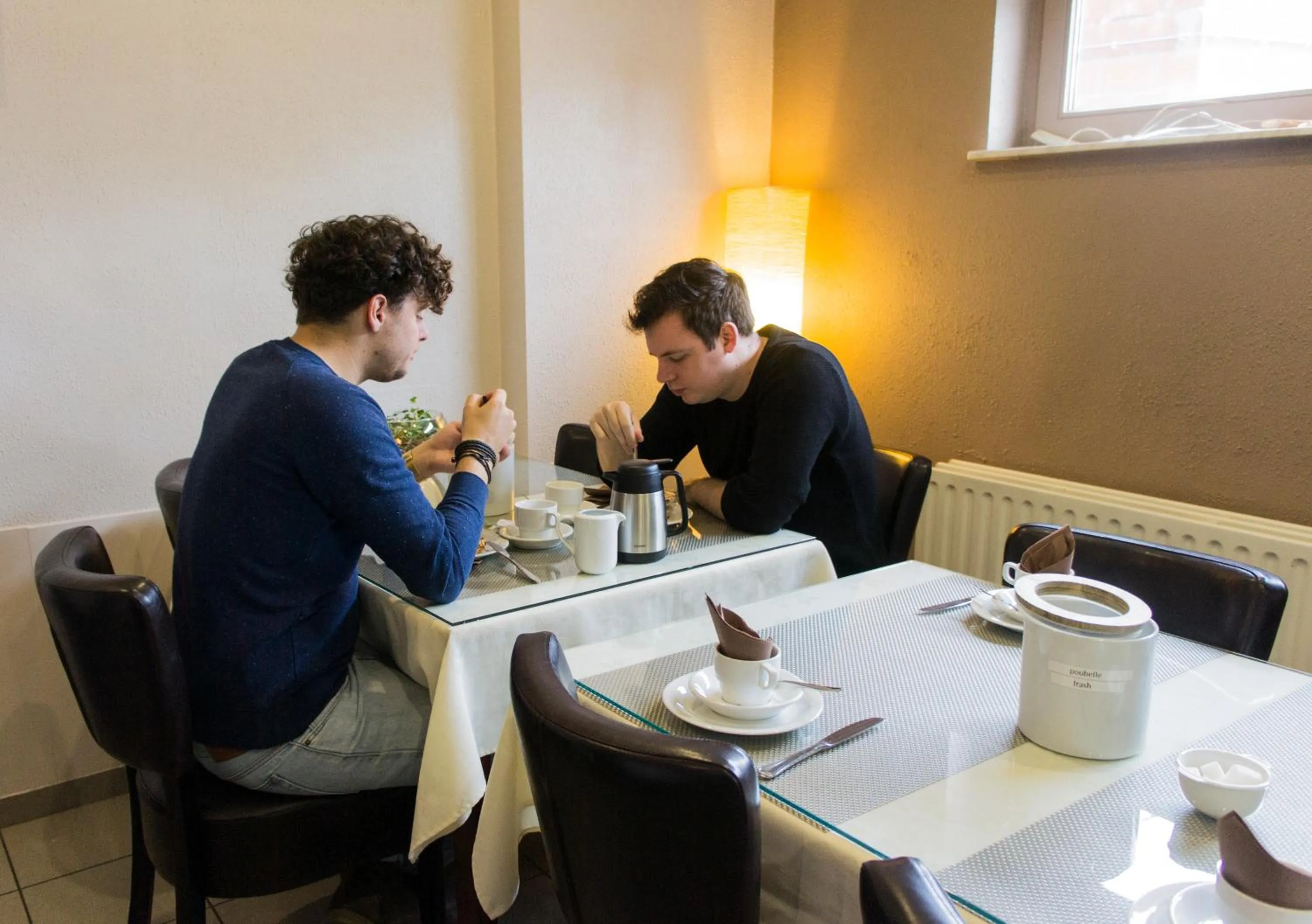 Restaurant/places to eat in Hotel Adoma