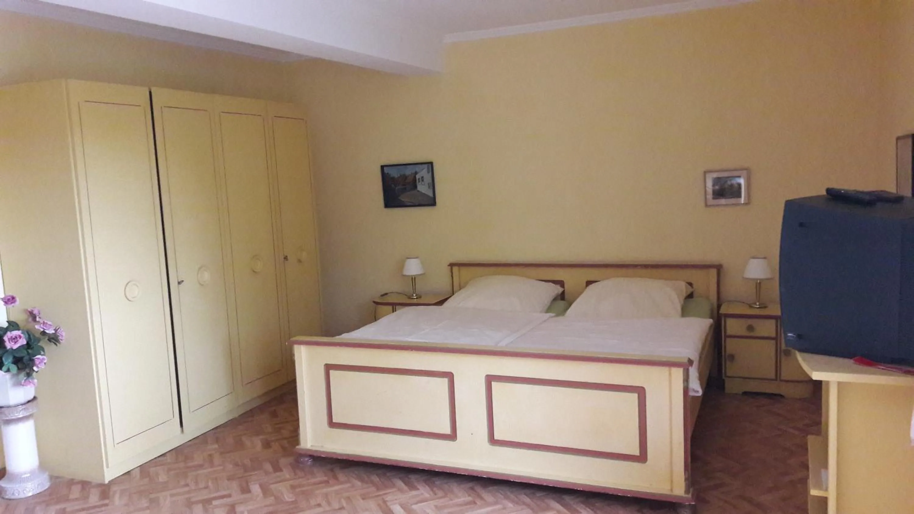 Patio, Bed in Bed and Breakfast Dannevirke