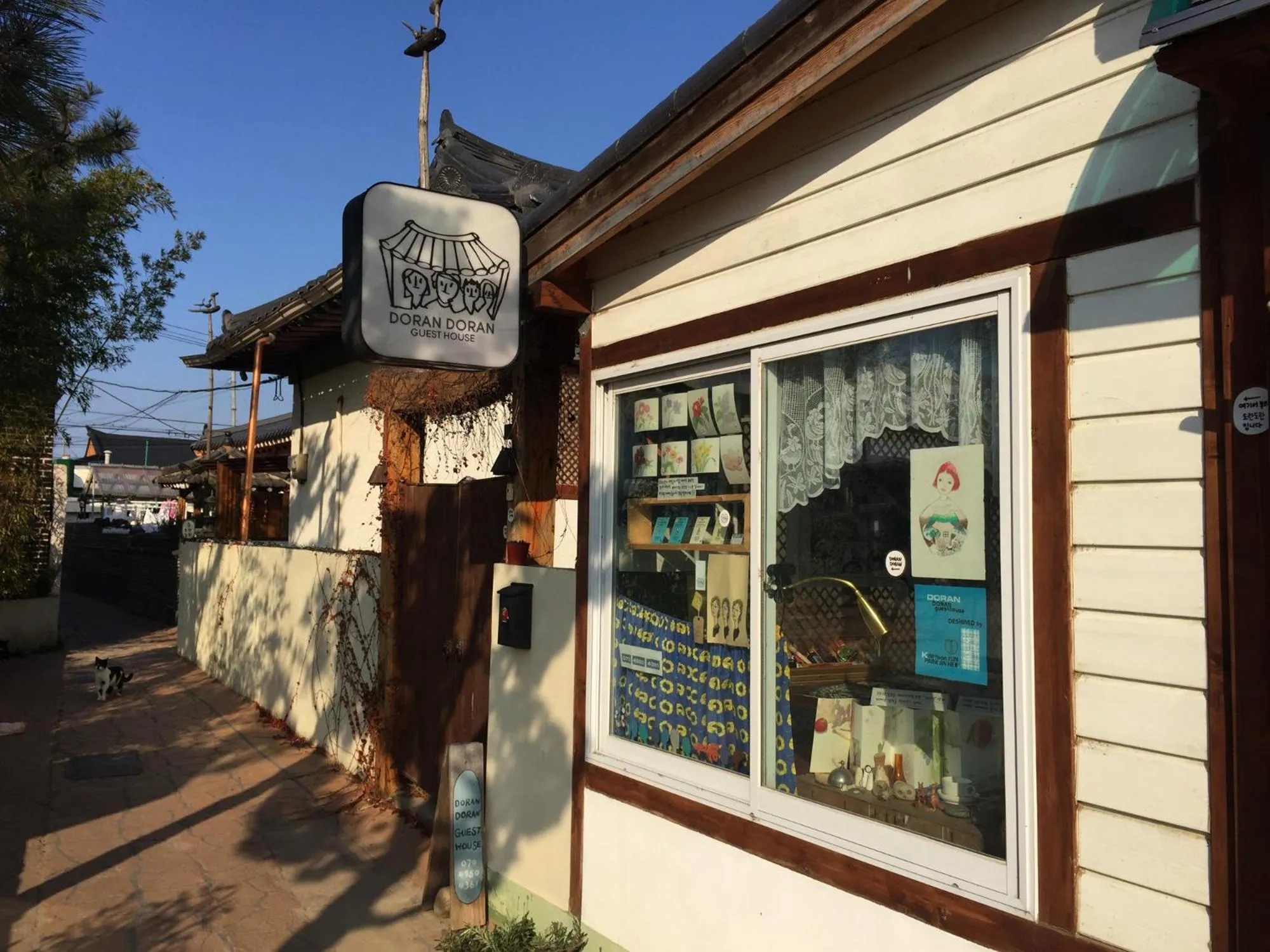Facade/entrance in Dorandoran Guesthouse