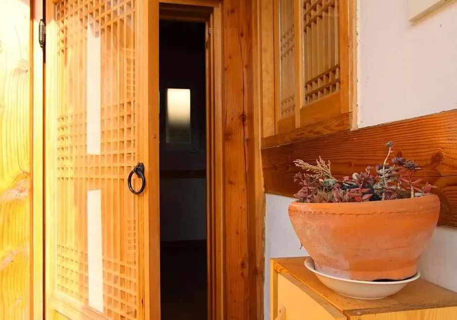 Decorative detail in Dorandoran Guesthouse