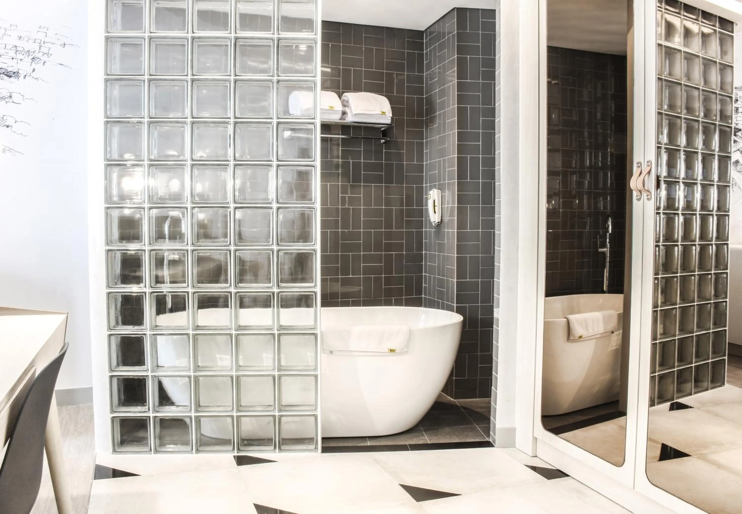 Bathroom in YELLO Hotel Harmoni