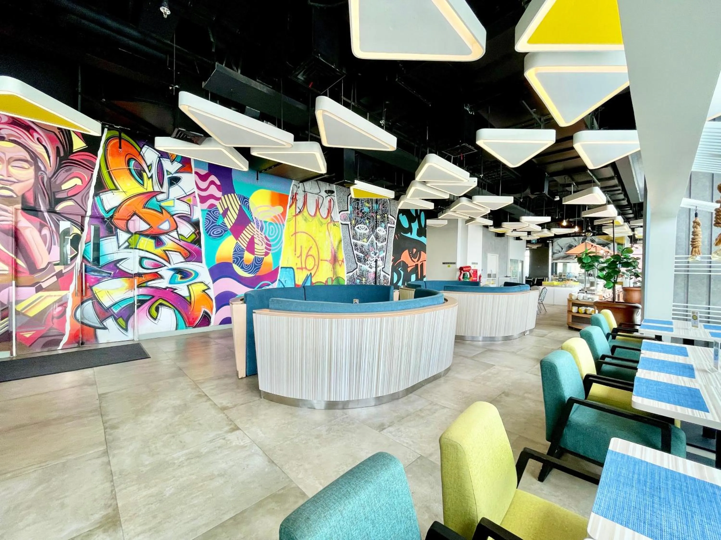 Restaurant/places to eat in YELLO Hotel Harmoni