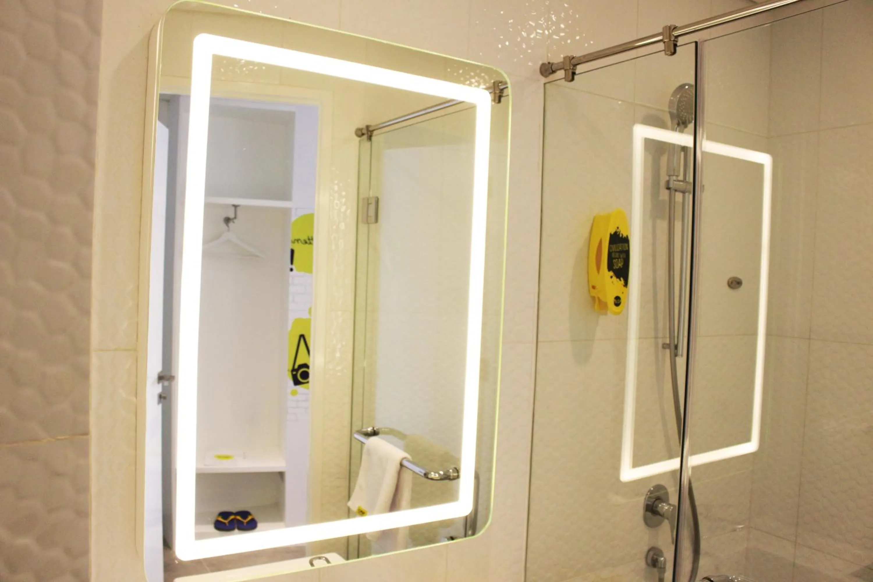 Bathroom in YELLO Hotel Harmoni