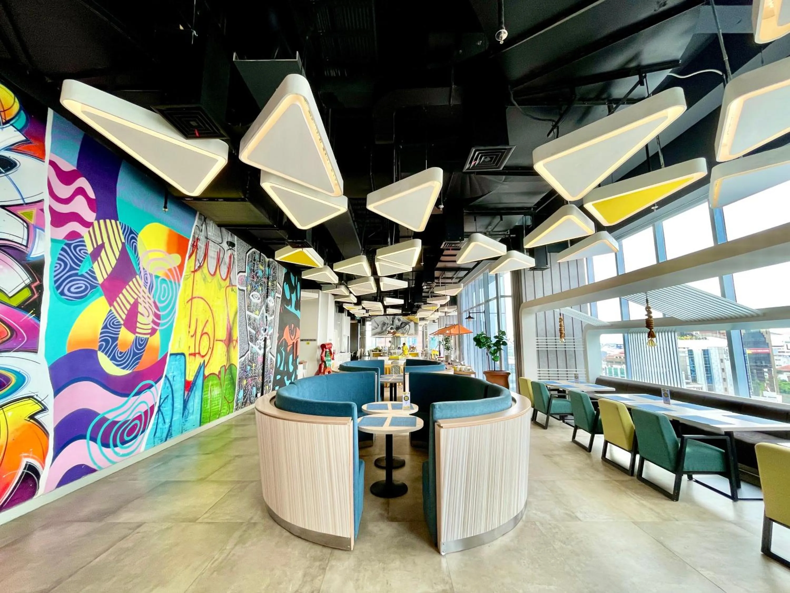 Restaurant/places to eat in YELLO Hotel Harmoni