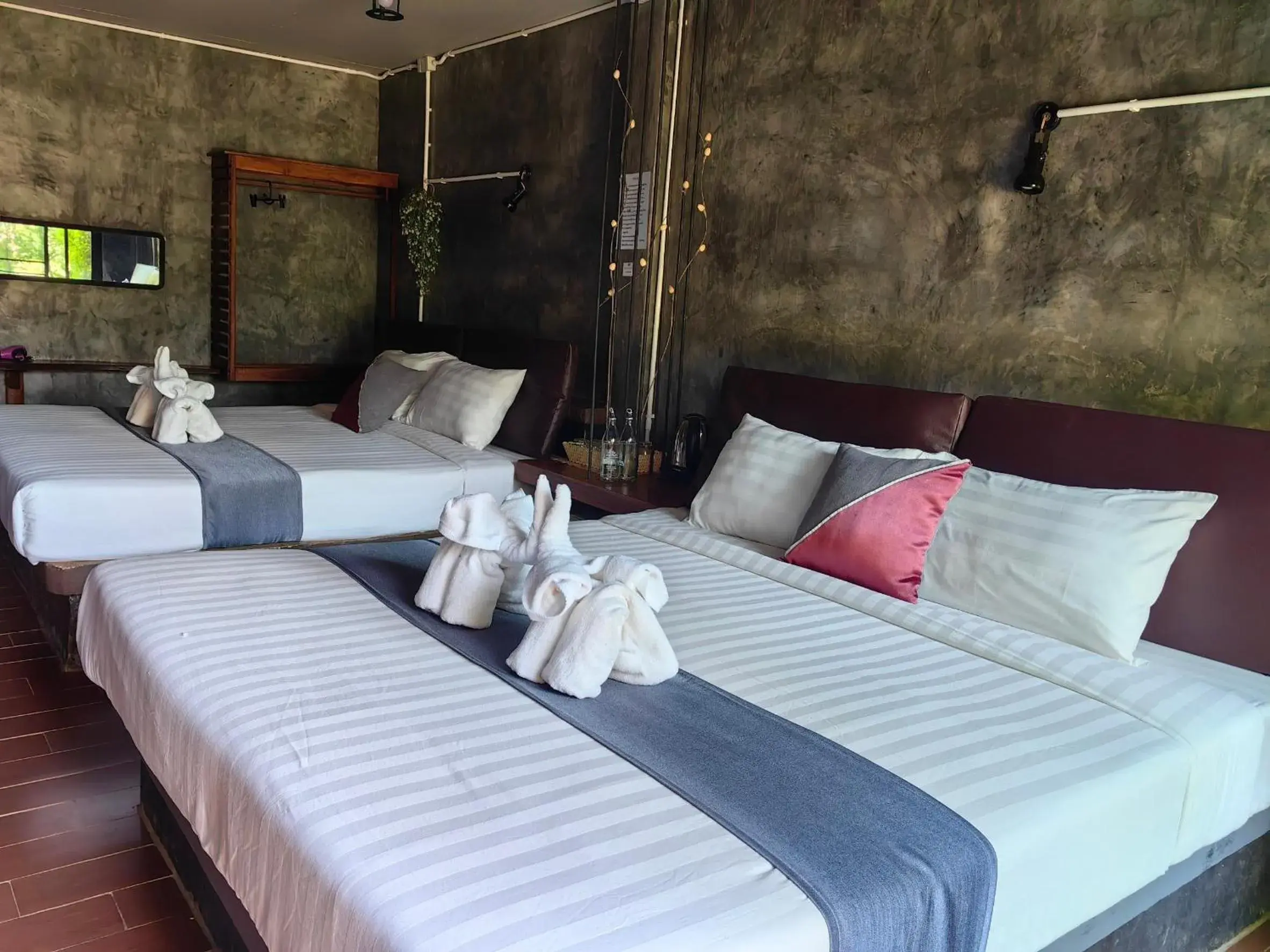 King Room with Two King Beds in Keeree Loft Resort คีรีลอฟท์รีสอร์ท King Room with Two King Beds in Keeree Loft Resort คีรีลอฟท์รีสอร์ท