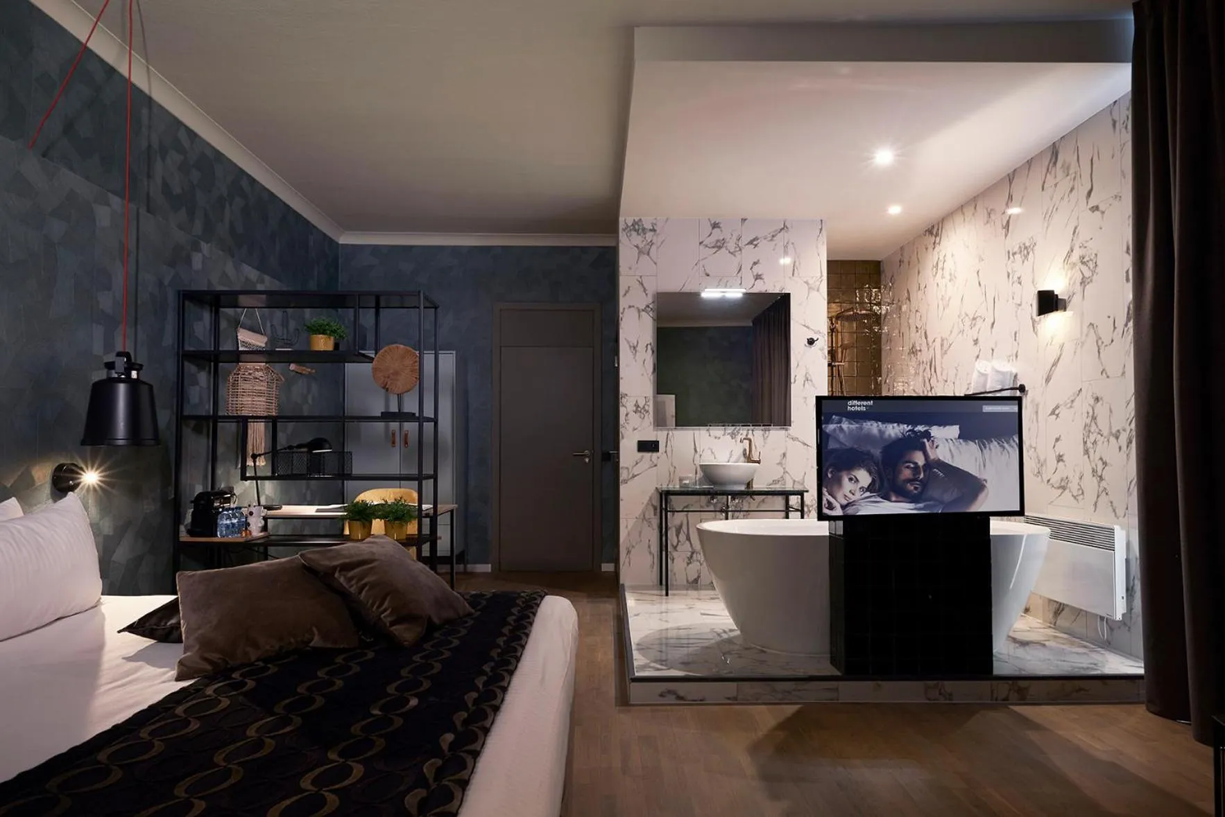 Bathroom, Bed in Hotel Zuid