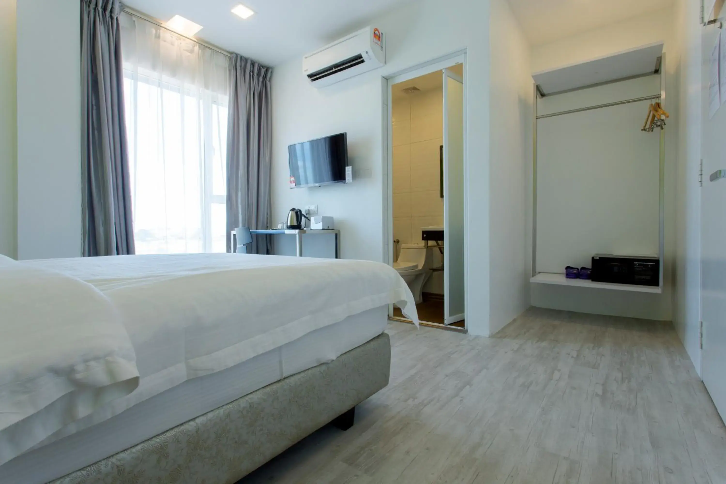 Deluxe Double Room with View in Aloha Hotel SDN BHD Deluxe Double Room with View in Aloha Hotel SDN BHD