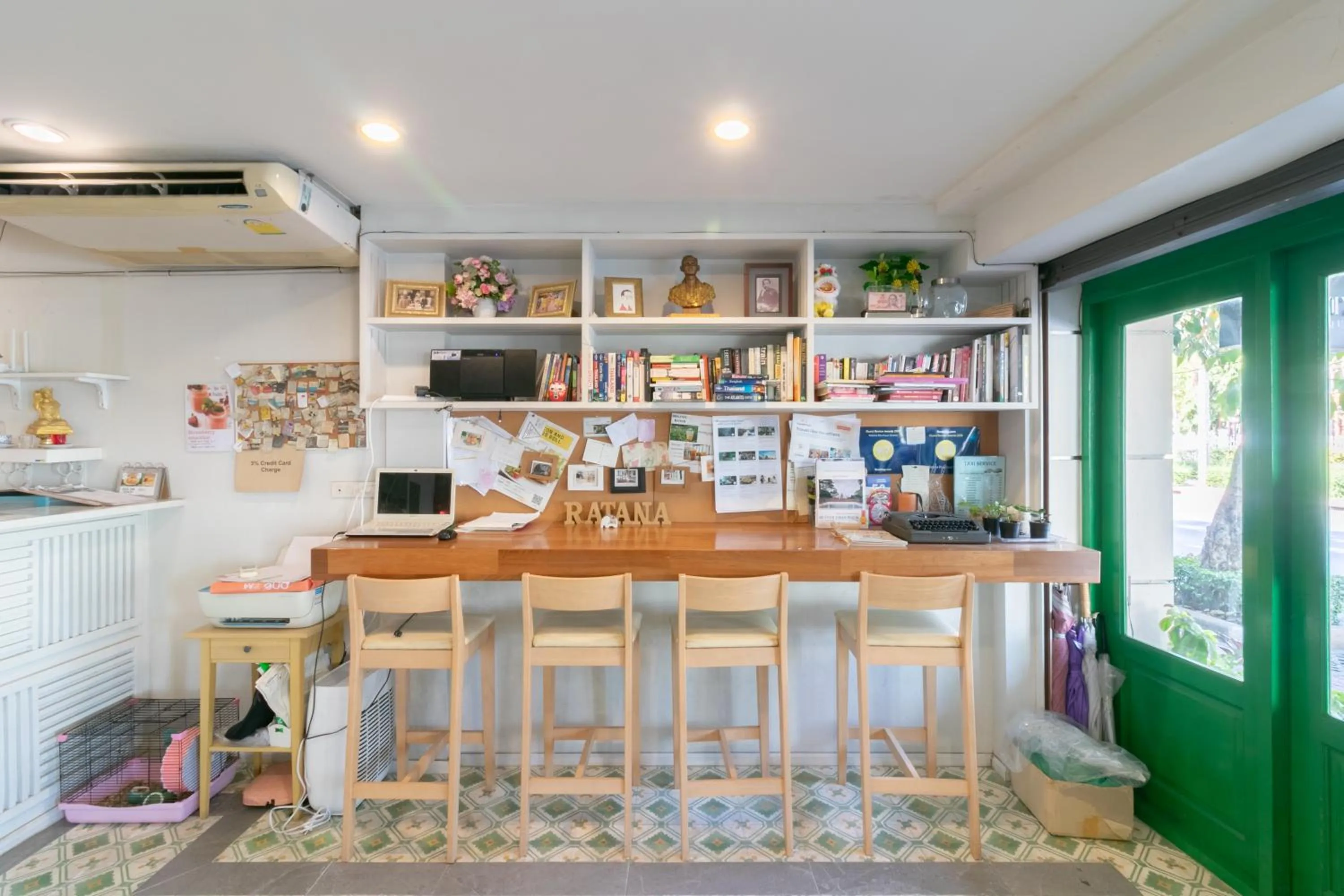 Lobby or reception in Ratana Boutique Hostel