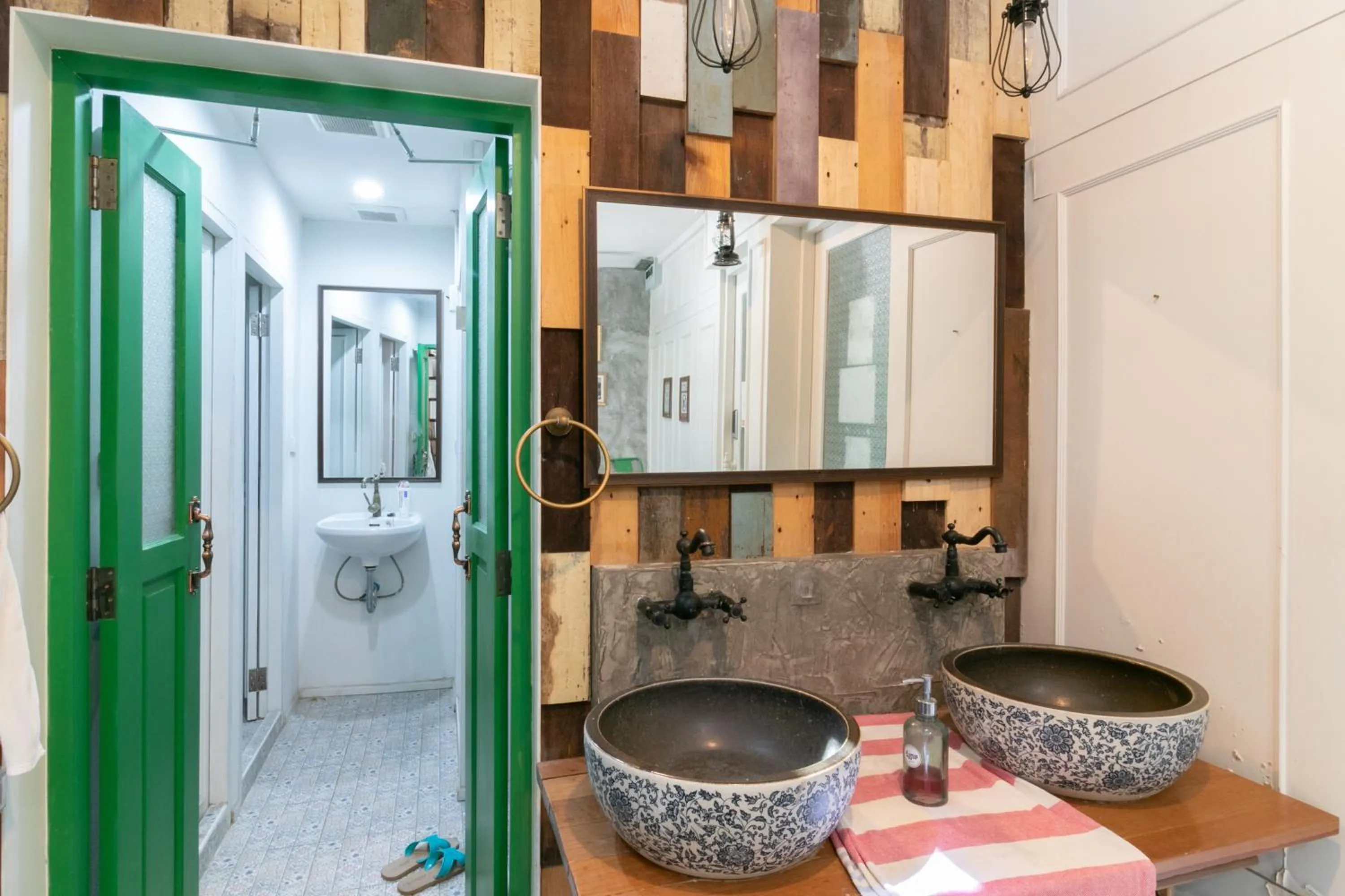 Bathroom in Ratana Boutique Hostel