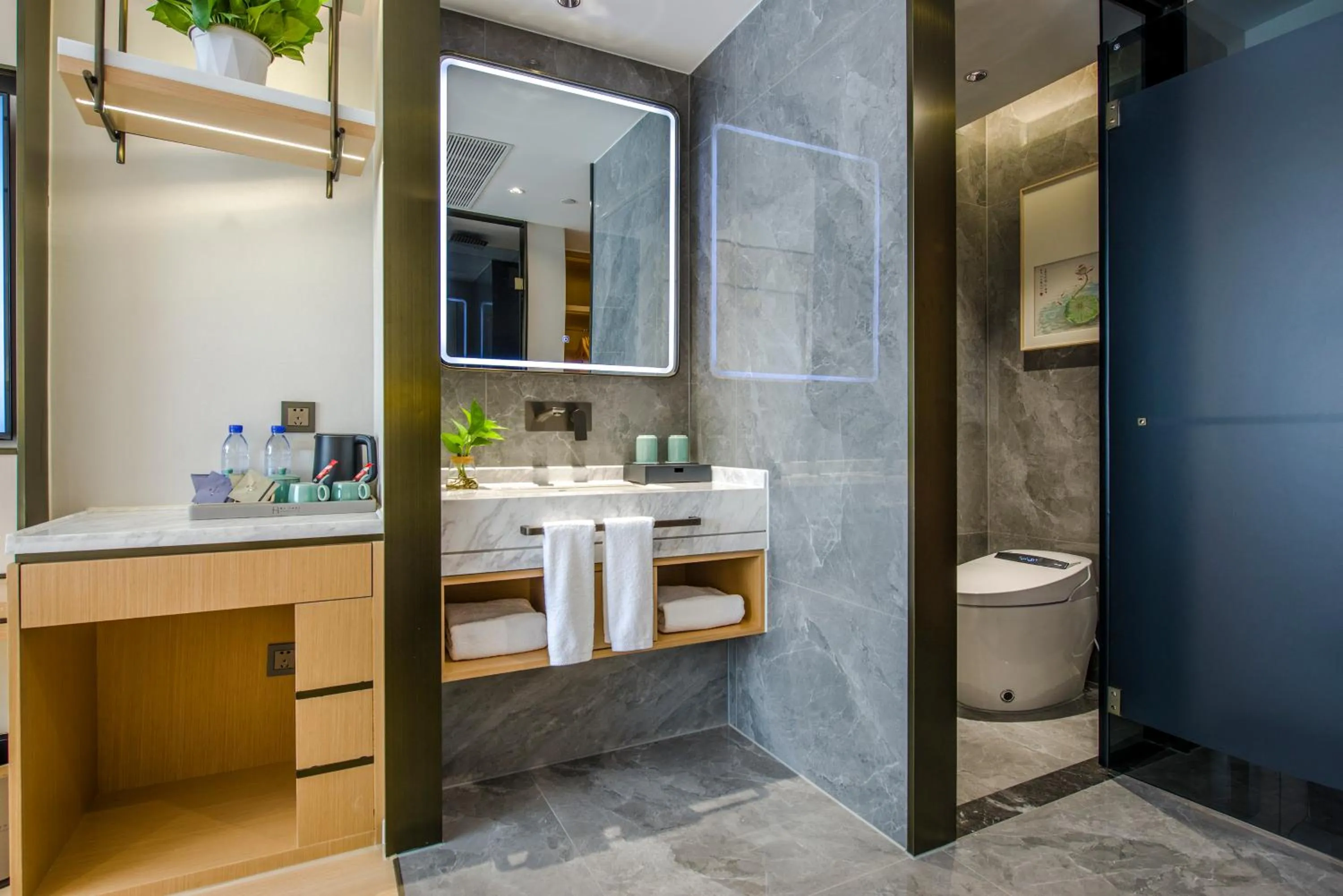 Shower in Yiwu Baide Theme Hotel