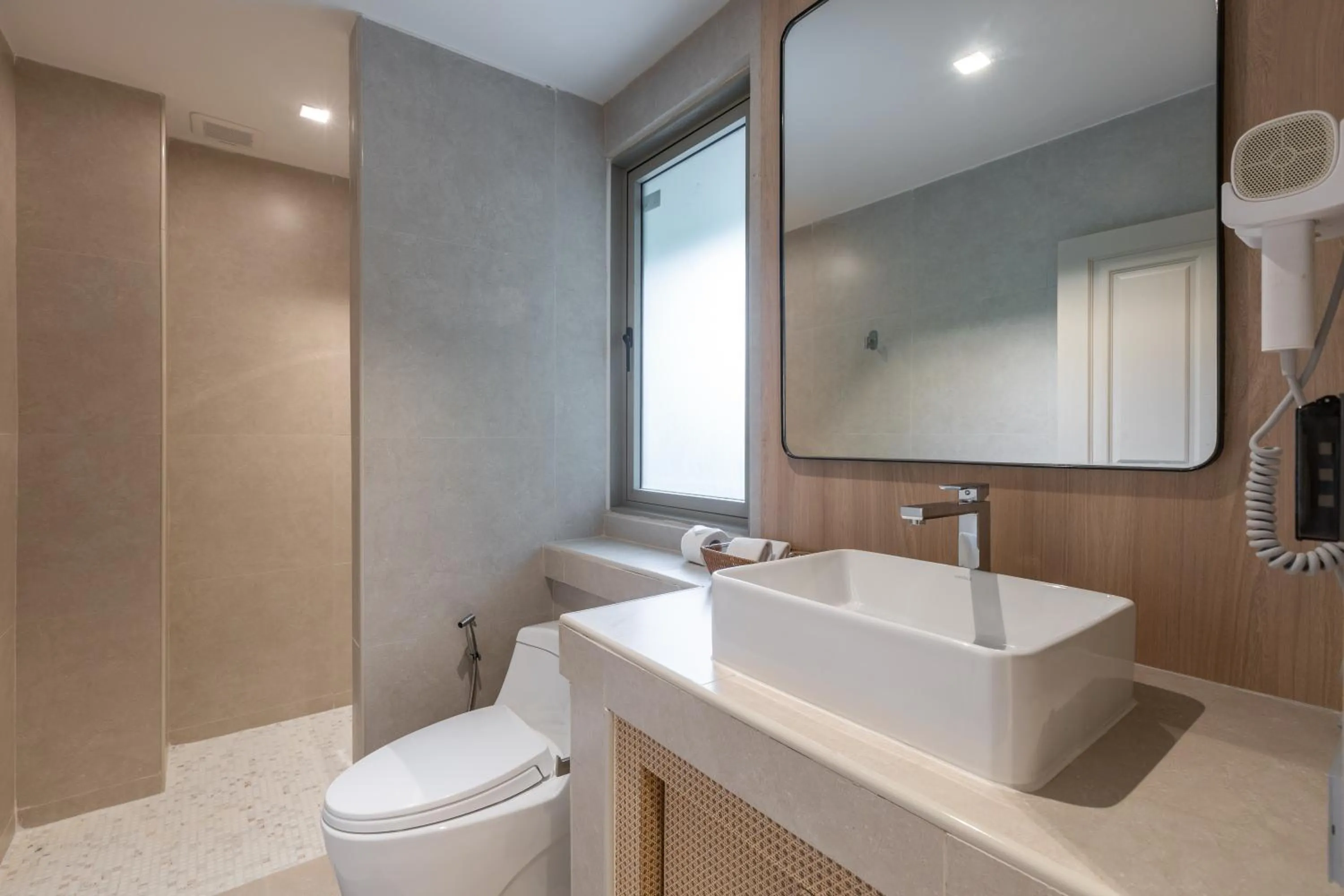 Shower in Amala Grand Bleu Resort Hilltops - SHA