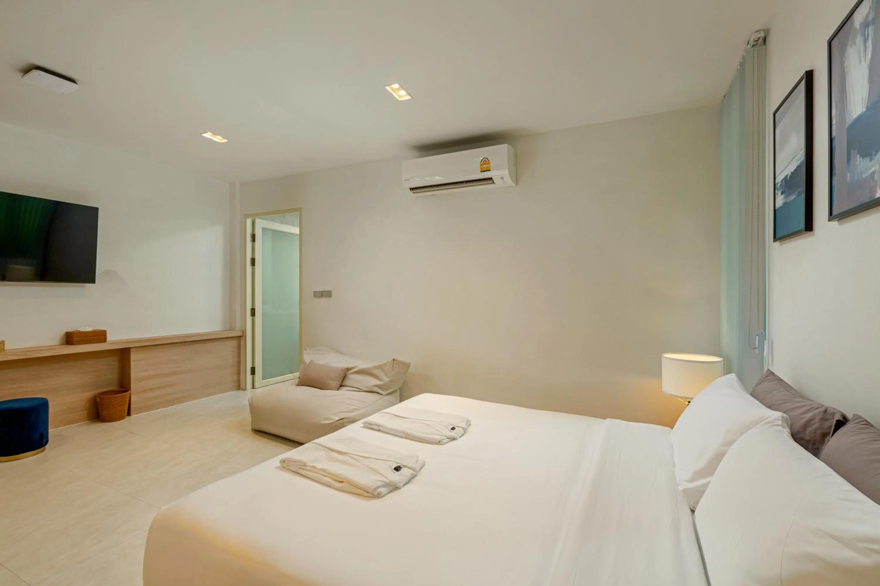 Bed in Amala Grand Bleu Resort Hilltops - SHA