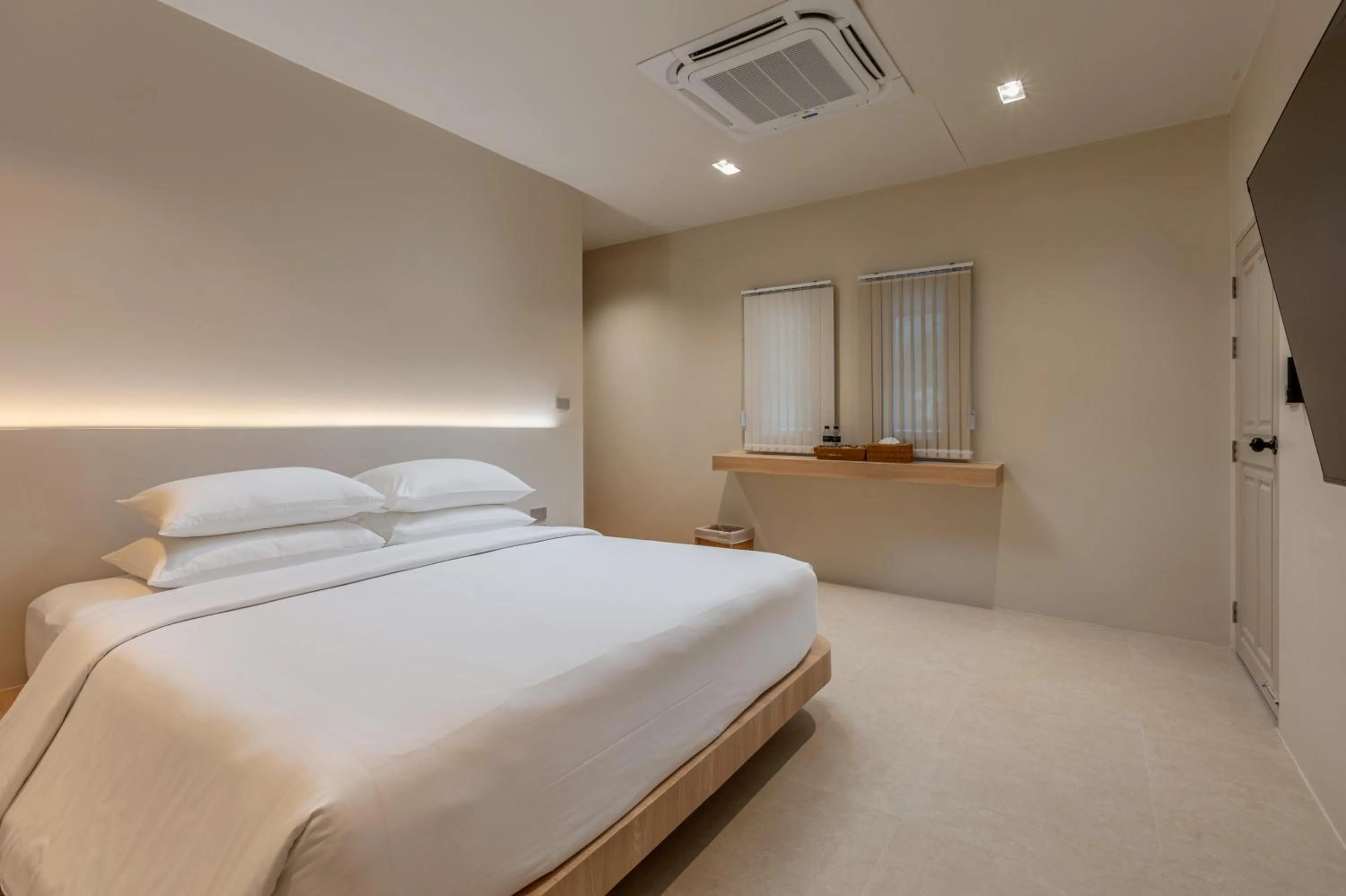 Bed in Amala Grand Bleu Resort Hilltops - SHA