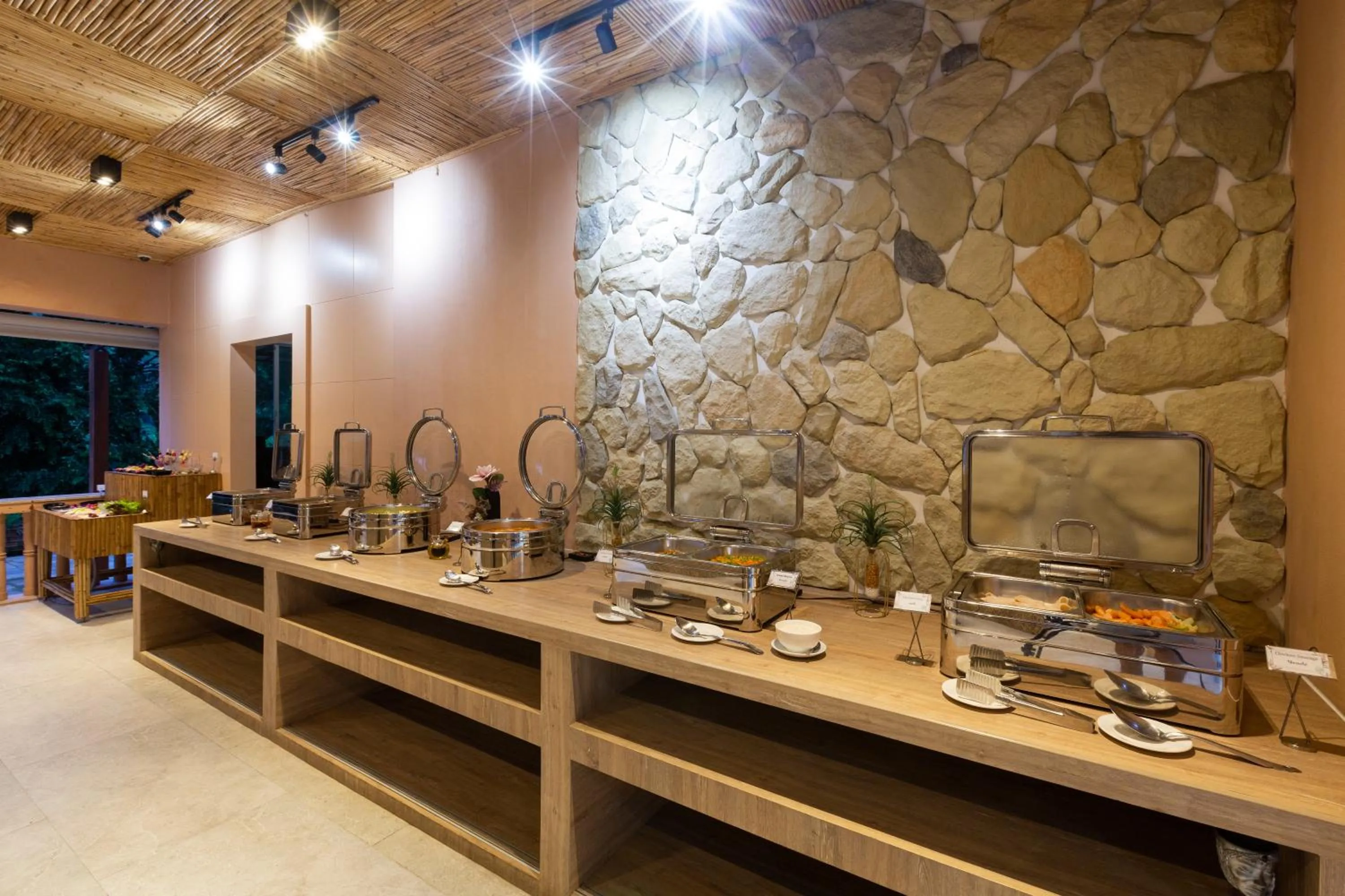 Food and drinks in Amala Grand Bleu Resort Hilltops - SHA