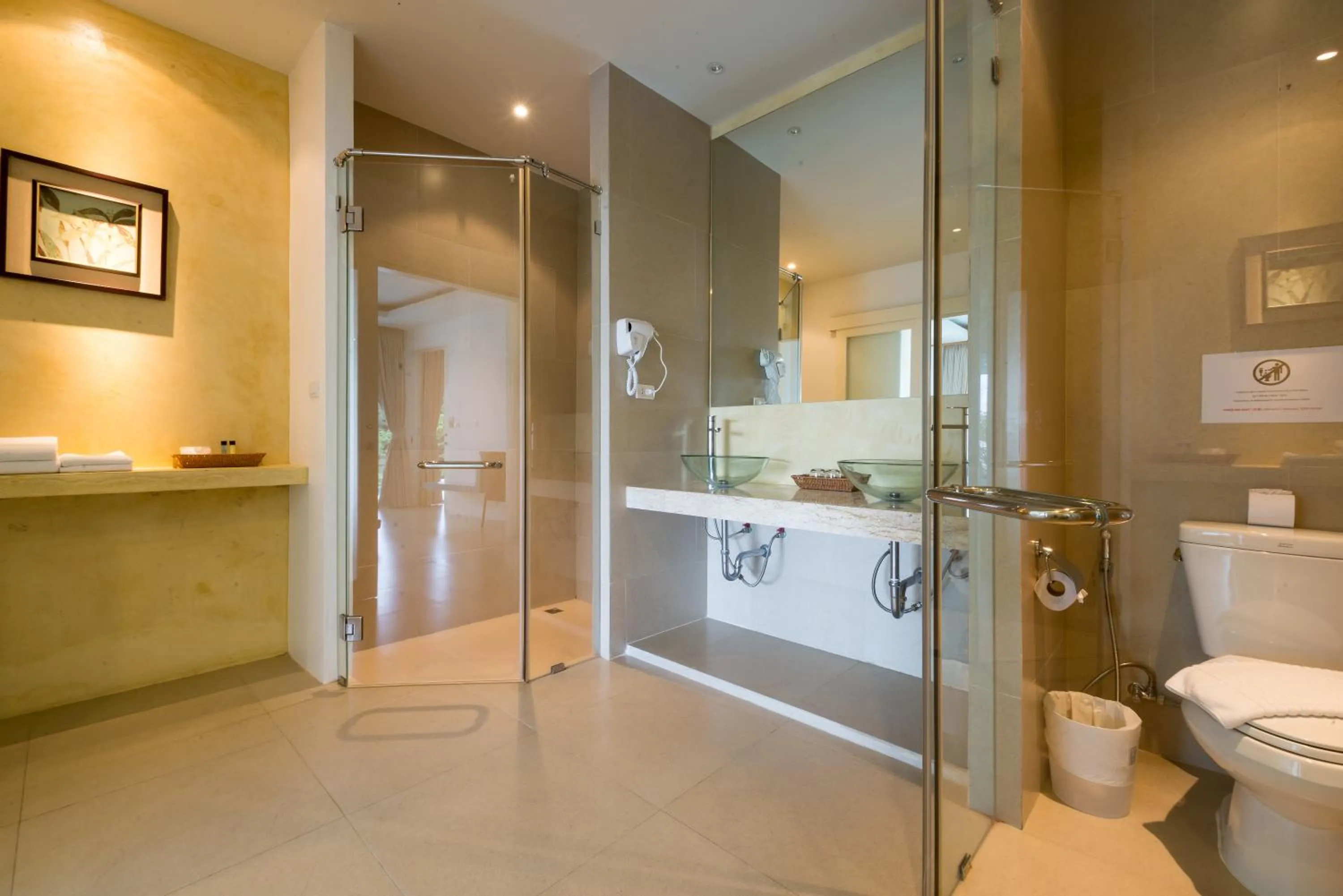 Shower in Amala Grand Bleu Resort Hilltops - SHA