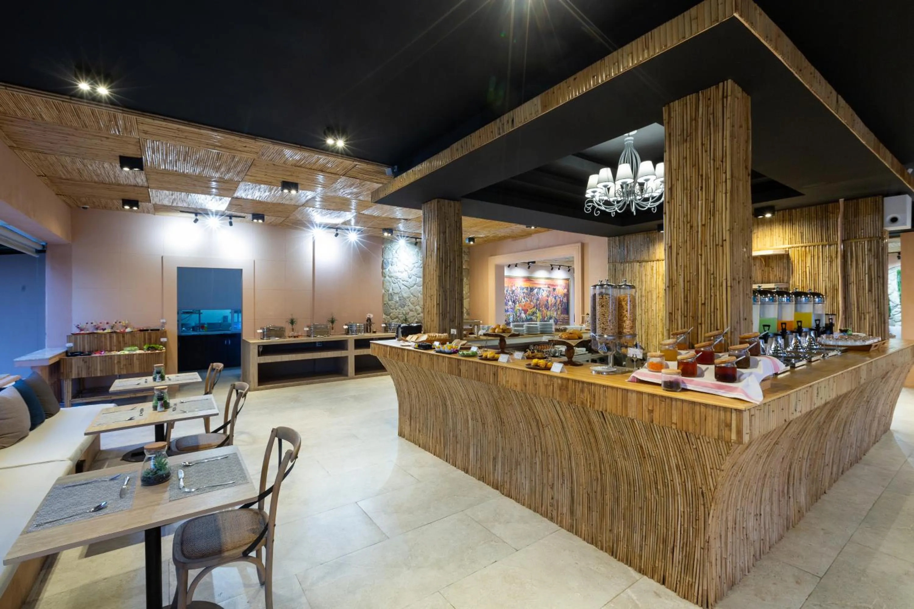 Restaurant/places to eat in Amala Grand Bleu Resort Hilltops - SHA