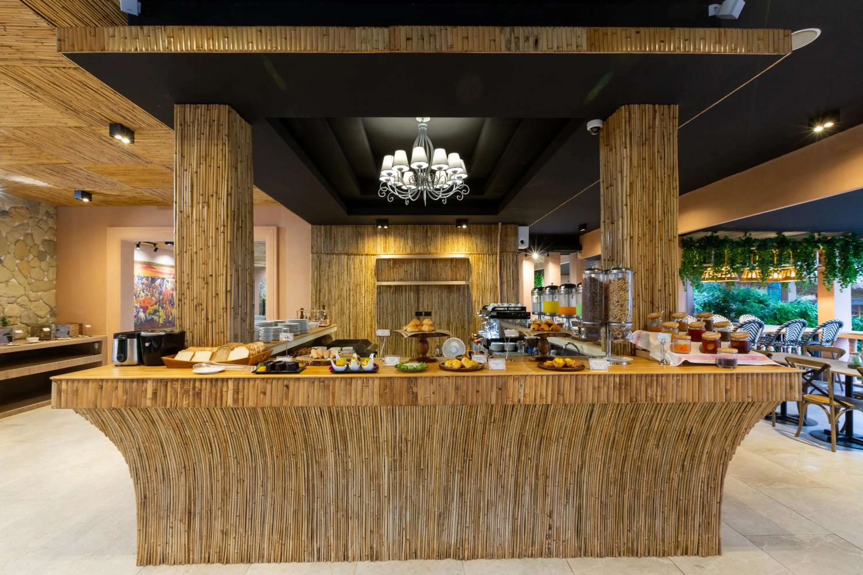 Restaurant/places to eat in Amala Grand Bleu Resort Hilltops - SHA