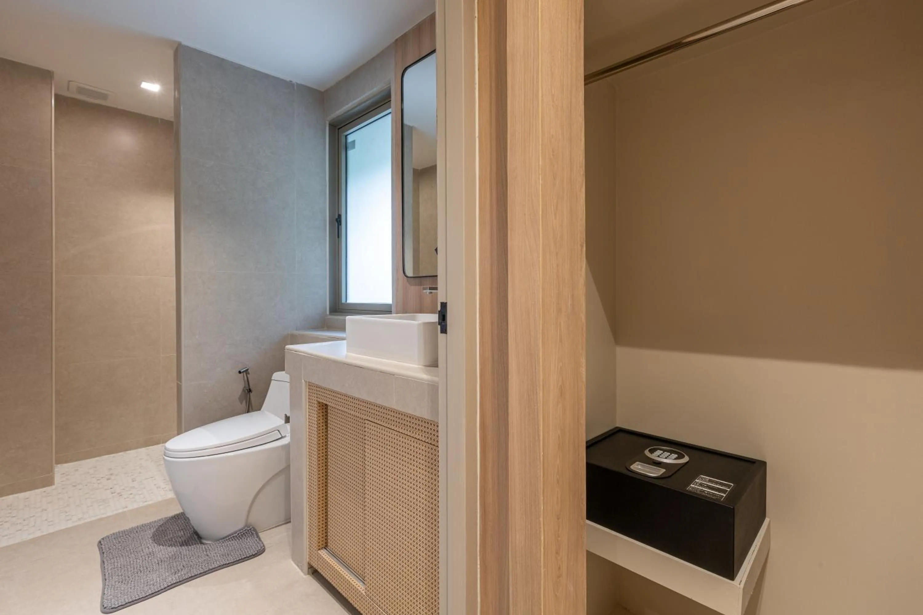 Shower in Amala Grand Bleu Resort Hilltops - SHA