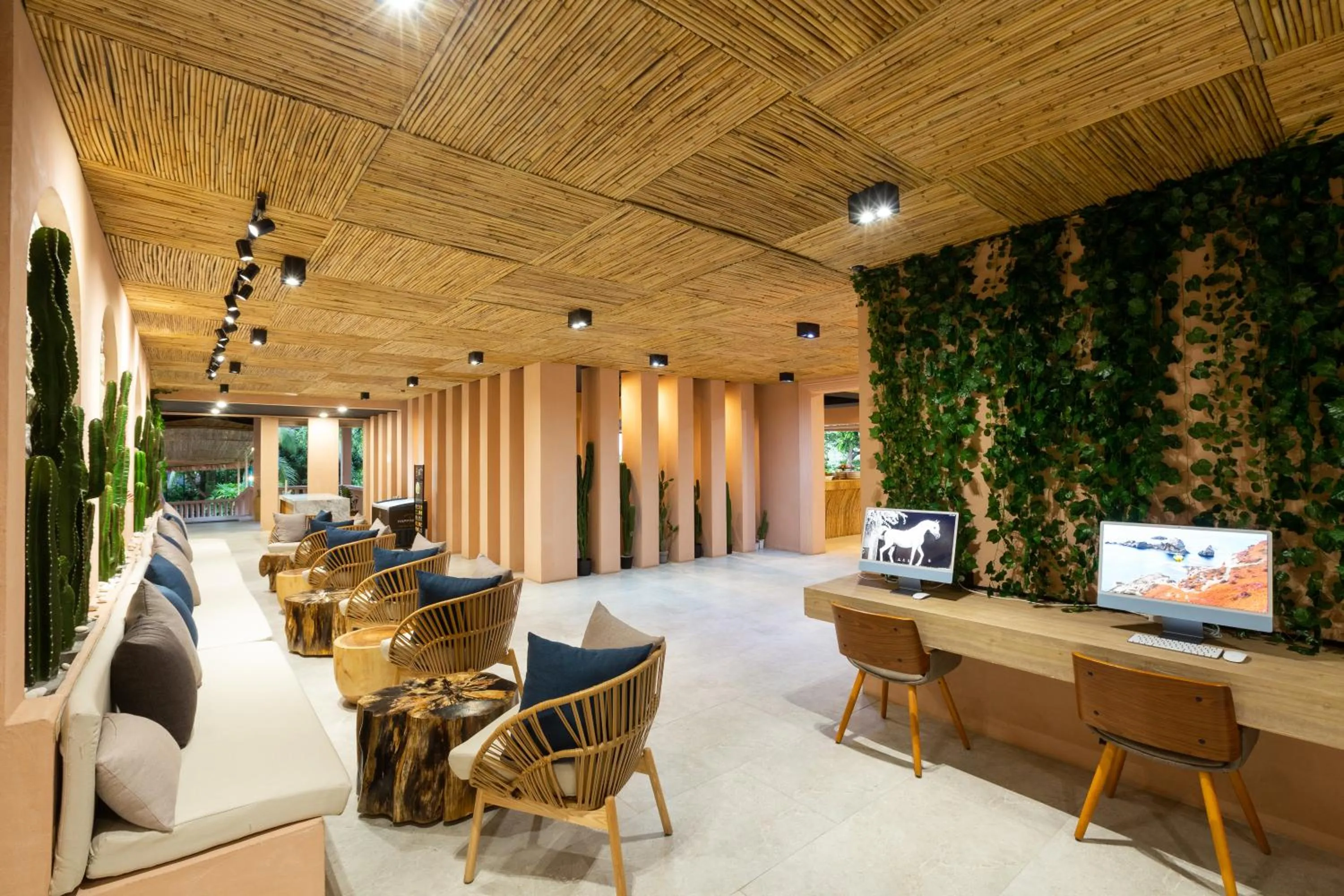 Lobby or reception in Amala Grand Bleu Resort Hilltops - SHA