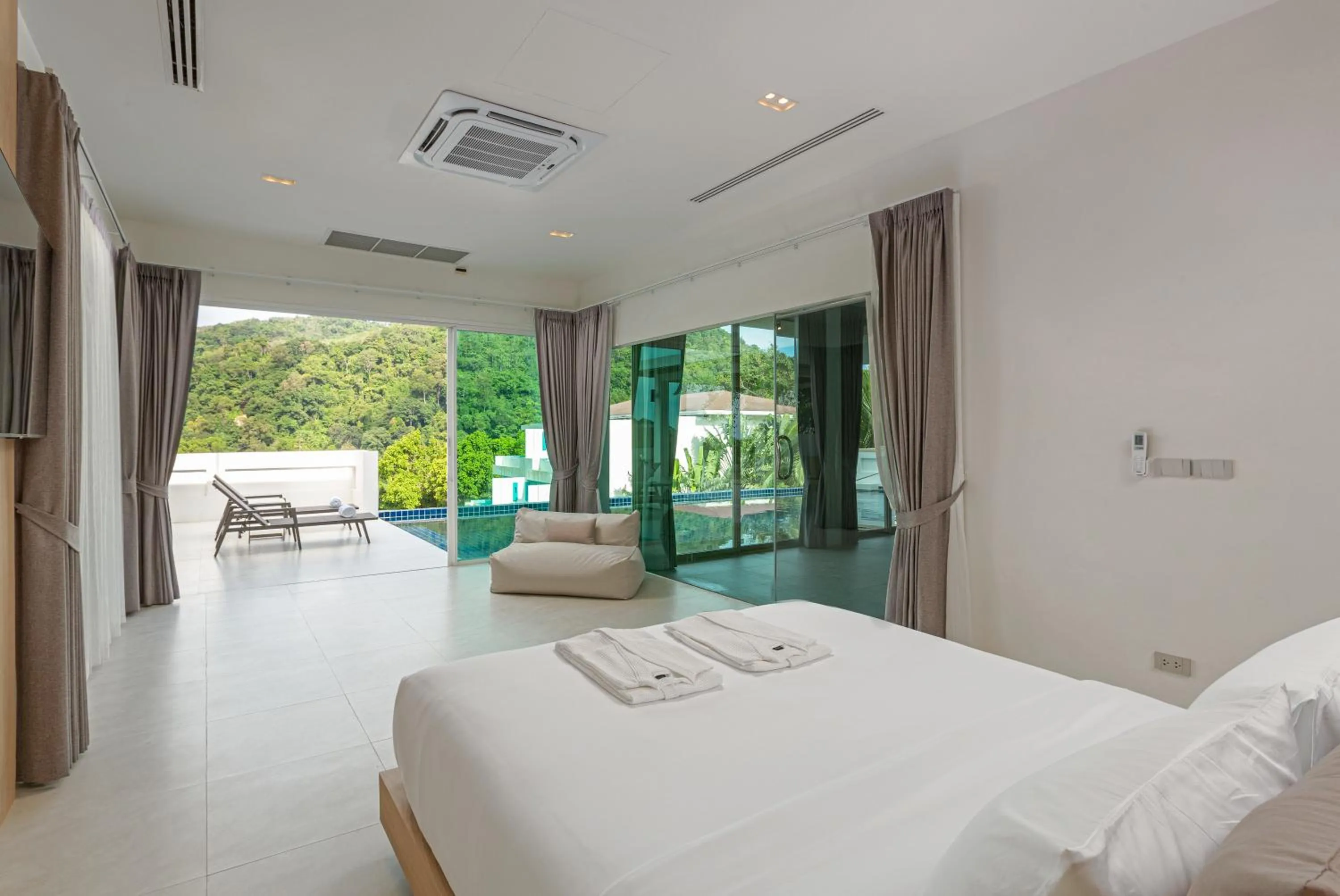 Bed in Amala Grand Bleu Resort Hilltops - SHA