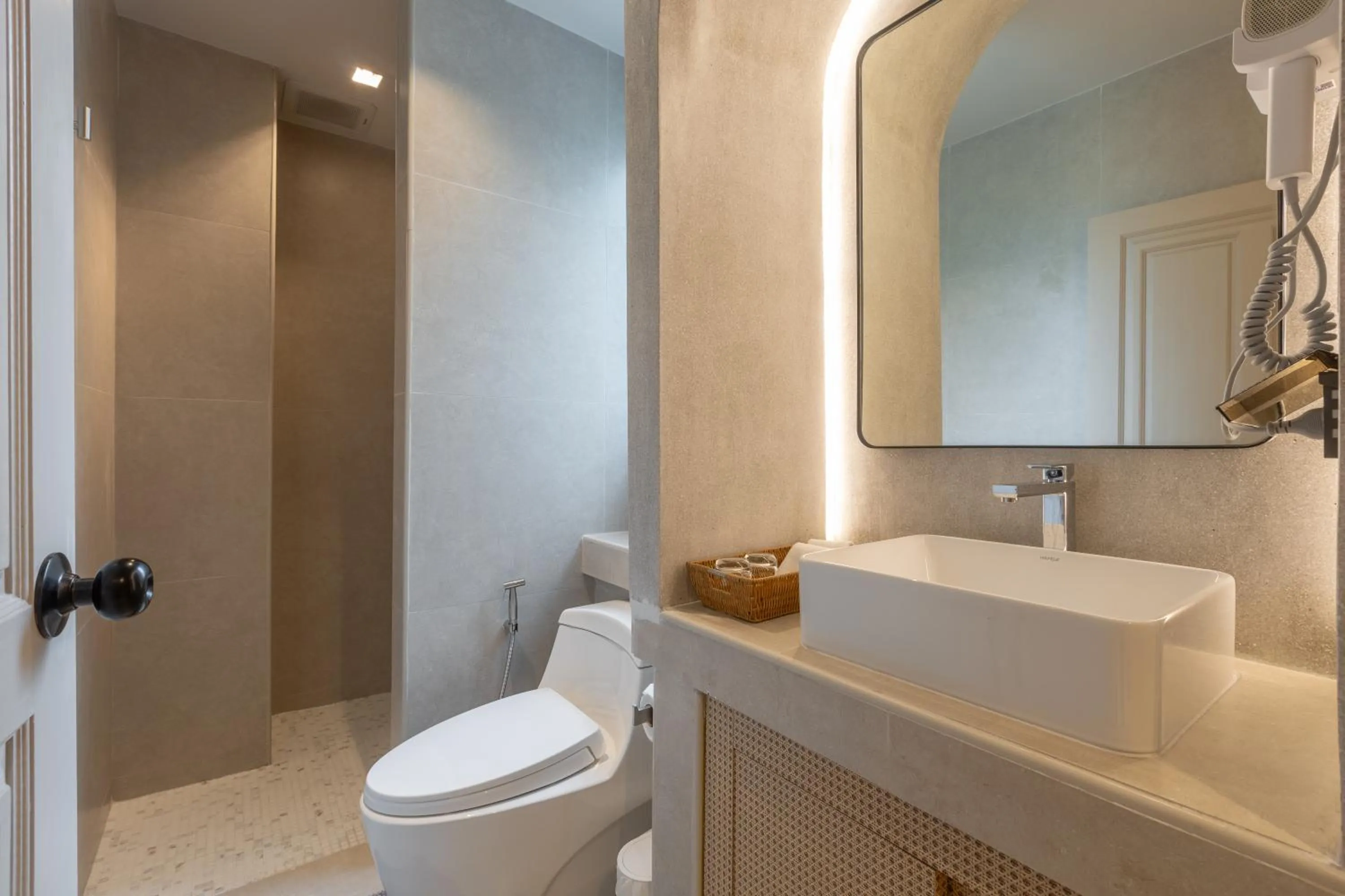 Shower in Amala Grand Bleu Resort Hilltops - SHA